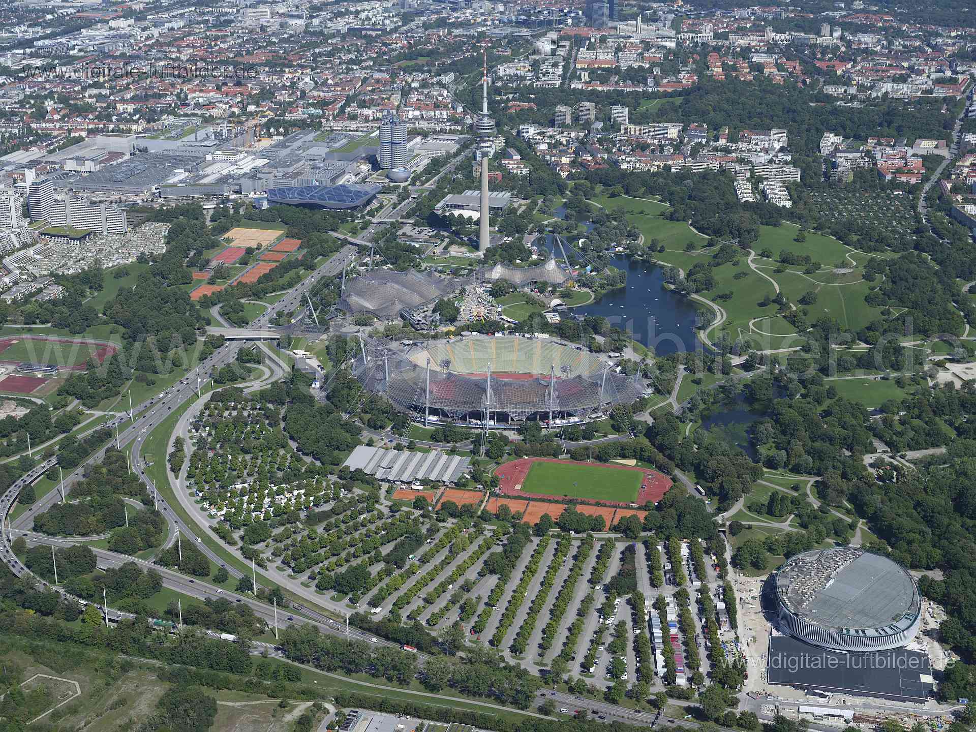 Titel: Olympiapark, Bildnummer: f513340, Ort / Stadt: München, (Land)Kreis: kreisfreie Stadt München, Regierungsbezirk: Oberbayern, Bundesland: Bayern, Aufnahmedatum: 11.08.2023, Schlagwörter: Deutschland, , Olympiapark, Olympiaberg, Olympiaturm, Olympiastadion, Großer Olympiasee, Olympiahalle, Monat: August, Jahreszeit: Sommer, Tageszeit: Vormittag / Mittag, Jahr: 2023, Flug ID: 20230811, Bildstatus: unbearbeitetes Rohbild, Bildabmessung: 11648 x 8736 Pixel, Fotograf & Copyright: Oliver Acker
