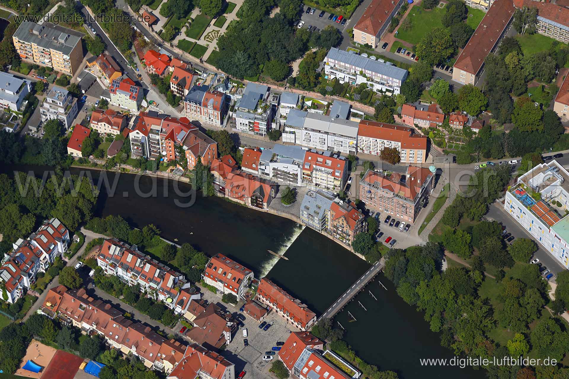 Titel: Äußere-Großweidenmühlstraße, Bildnummer: c241230, Ort / Stadt: Nürnberg, (Land)Kreis: kreisfreie Stadt Nürnberg, Regierungsbezirk: Mittelfranken, Bundesland: Bayern, Aufnahmedatum: 15.08.2017, Schlagwörter: Luftbild, Luftbilder, Luftbildfotografie, Luftaufnahme, Luftbildaufnahme, Luftfoto, Vogelperspektive, Vogelansicht, Deutschland, Schräg- und Senkrecht-Luftaufnahmen, Orthofotografie, St. Johannis, Großweidenmühlstraße, Pegnitz, Großweidenmühlsteg, Lindengasse, Kleinweidenmühle, Wehr, F