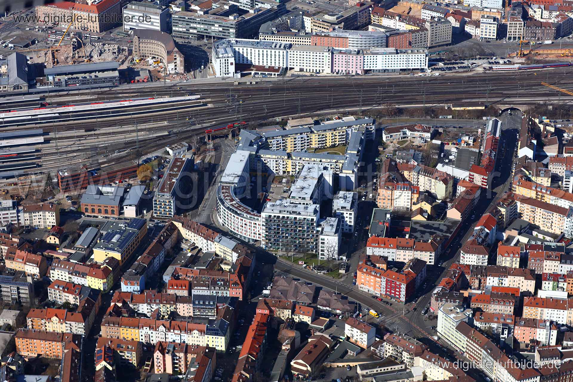 Titel: Allersberger Straße, Bildnummer: c251070, Ort / Stadt: Nürnberg, (Land)Kreis: kreisfreie Stadt Nürnberg, Regierungsbezirk: Mittelfranken, Bundesland: Bayern, Aufnahmedatum: 21.03.2018, Schlagwörter: Luftbild, Luftbilder, Luftbildfotografie, Luftaufnahme, Luftbildaufnahme, Luftfoto, Vogelperspektive, Vogelansicht, Deutschland, Schräg- und Senkrecht-Luftaufnahmen, Orthofotografie, Allersberger Straße, Köhnstraße, Findelwiesenstraße, Widhalmstraße, Wirthstraße, Südstadt, Glockenhof, Glockenh