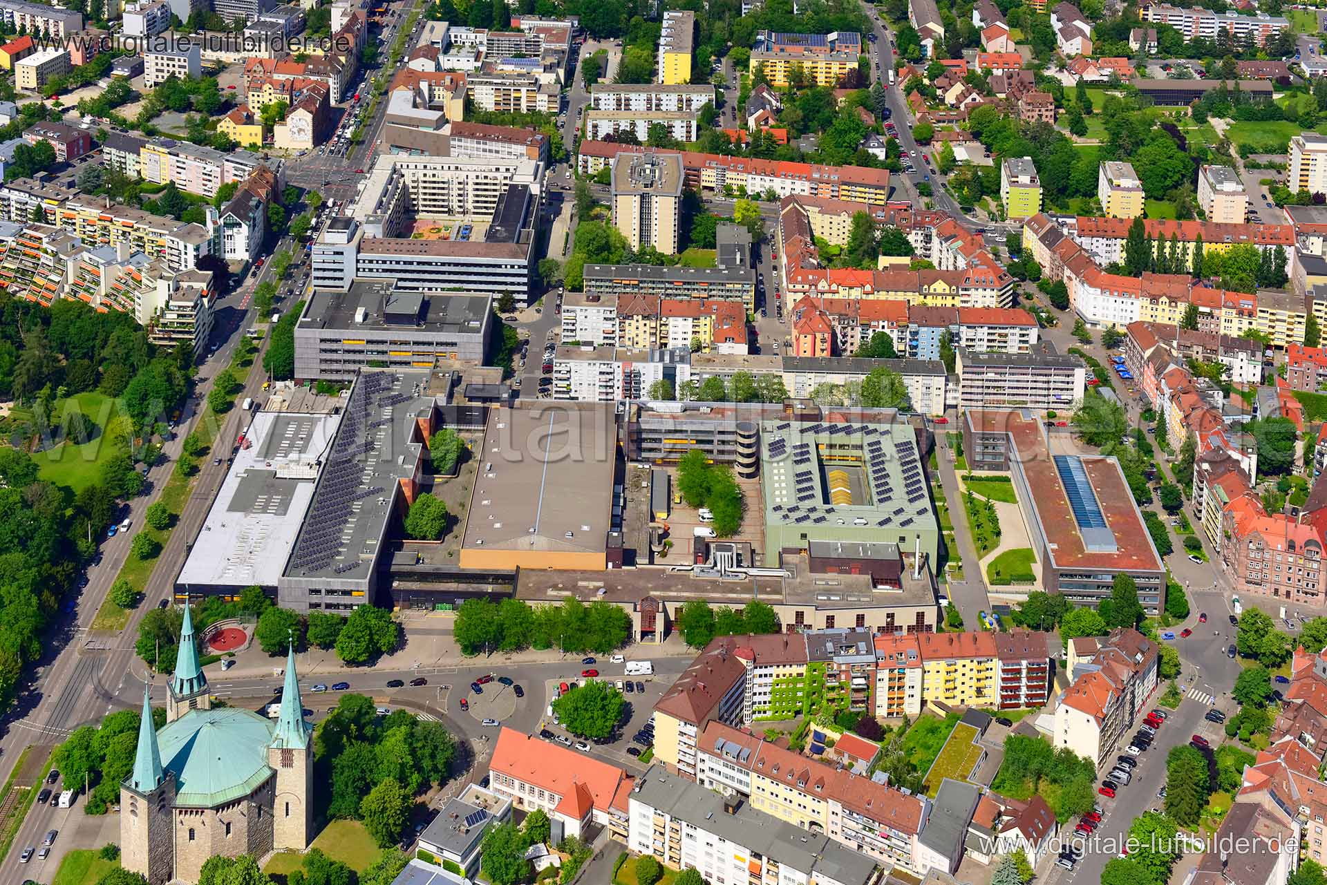 Titel: Alte Messehaus, Bildnummer: n303730, Ort / Stadt: Nürnberg, (Land)Kreis: kreisfreie Stadt Nürnberg, Regierungsbezirk: Mittelfranken, Bundesland: Bayern, Aufnahmedatum: 03.06.2019, Schlagwörter: Luftbild, Luftbilder, Luftbildfotografie, Luftaufnahme, Luftbildaufnahme, Luftfoto, Vogelperspektive, Vogelansicht, Deutschland, Schräg- und Senkrecht-Luftaufnahmen, Orthofotografie, 90409, 90489, 90491, Äußere-Bayreuther-Straße, Deumentenstraße, Wieselerstraße, Welserstraße, Rennweg, Fichtestraße,