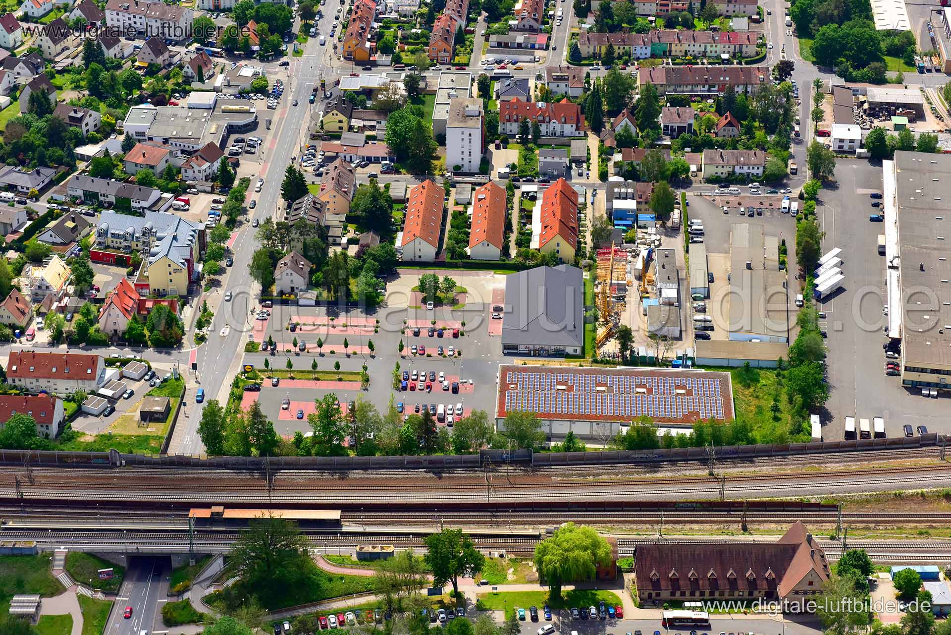 Titel: Altenfurt, Bildnummer: n300480, Ort / Stadt: Nürnberg, (Land)Kreis: kreisfreie Stadt Nürnberg, Regierungsbezirk: Mittelfranken, Bundesland: Bayern, Aufnahmedatum: 03.06.2019, Schlagwörter: Luftbild, Luftbilder, Luftbildfotografie, Luftaufnahme, Luftbildaufnahme, Luftfoto, Vogelperspektive, Vogelansicht, Deutschland, Schräg- und Senkrecht-Luftaufnahmen, Orthofotografie, 90475, Löwenberger Straße, Altenfurter Straße, Altenfurt, Monat: Juni, Jahreszeit: Sommer, Tageszeit: Mittag / Nachmittag