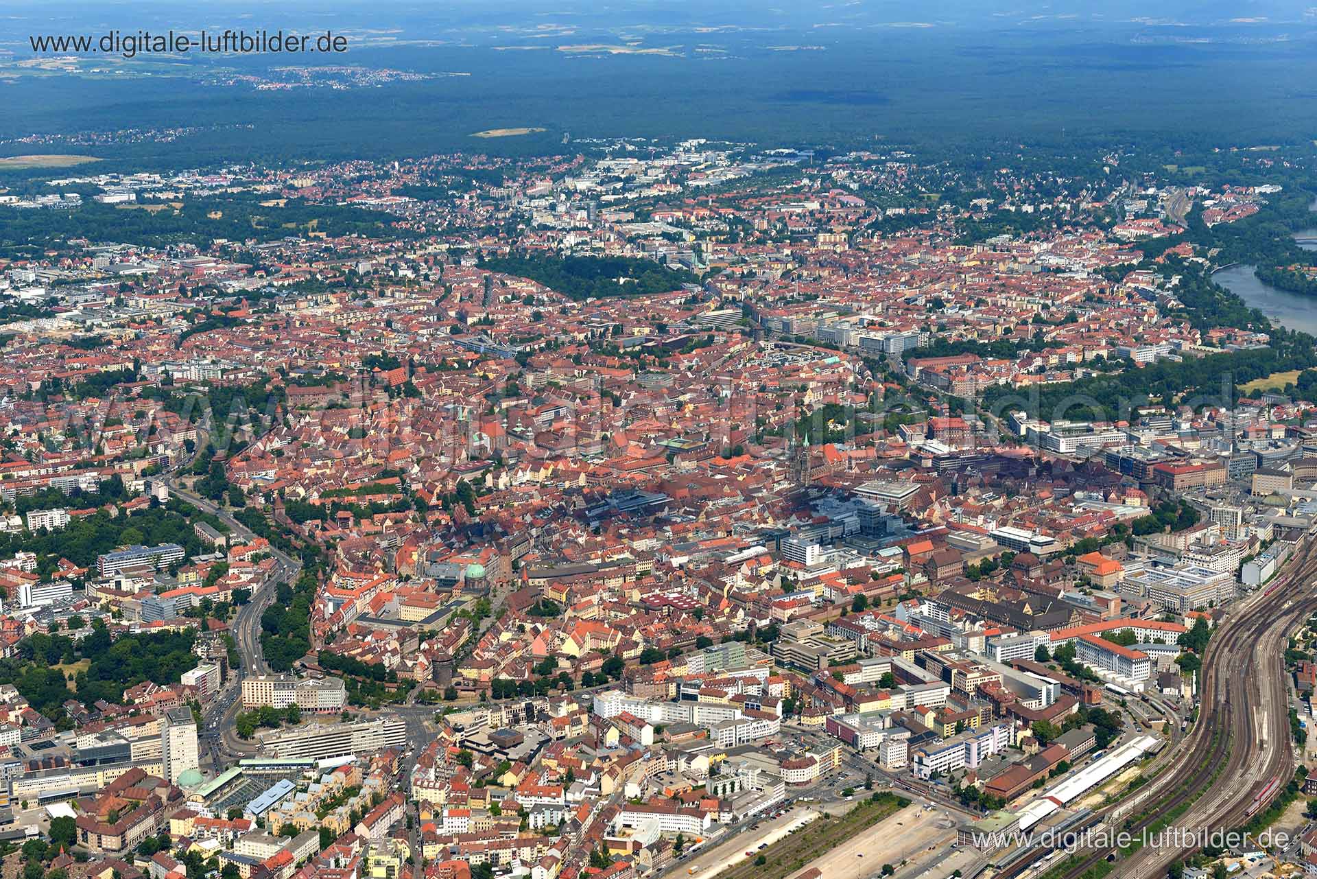 Titel: Altstadtring, Bildnummer: n054320, Ort / Stadt: Nürnberg, (Land)Kreis: kreisfreie Stadt Nürnberg, Regierungsbezirk: Mittelfranken, Bundesland: Bayern, Aufnahmedatum: 19.07.2013, Schlagwörter: Luftbild, Luftbilder, Luftbildfotografie, Luftaufnahme, Luftbildaufnahme, Luftfoto, Vogelperspektive, Vogelansicht, Deutschland, Schräg- und Senkrecht-Luftaufnahmen, Orthofotografie, Panorama, Altstadtring, Innenstadt, Altstadt, Zentrum, Nordstadt, Monat: Juli, Jahreszeit: Sommer, Tageszeit: Mittag /