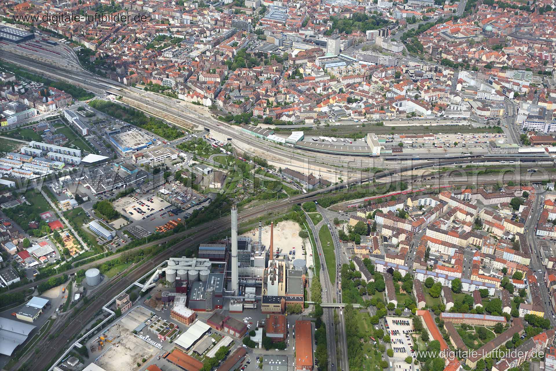 Titel: An den Rampen, Bildnummer: c037300, Ort / Stadt: Nürnberg, (Land)Kreis: kreisfreie Stadt Nürnberg, Regierungsbezirk: Mittelfranken, Bundesland: Bayern, Aufnahmedatum: 15.05.2013, Schlagwörter: Luftbild, Luftbilder, Luftbildfotografie, Luftaufnahme, Luftbildaufnahme, Luftfoto, Vogelperspektive, Vogelansicht, Deutschland, Schräg- und Senkrecht-Luftaufnahmen, Orthofotografie, An den Rampen, Verkehrsknotenpunkt, Stadtautobahn, Engstelle, Stau, Pendler, Berufsverkehr, Tunnel, Baustelle, Rothen
