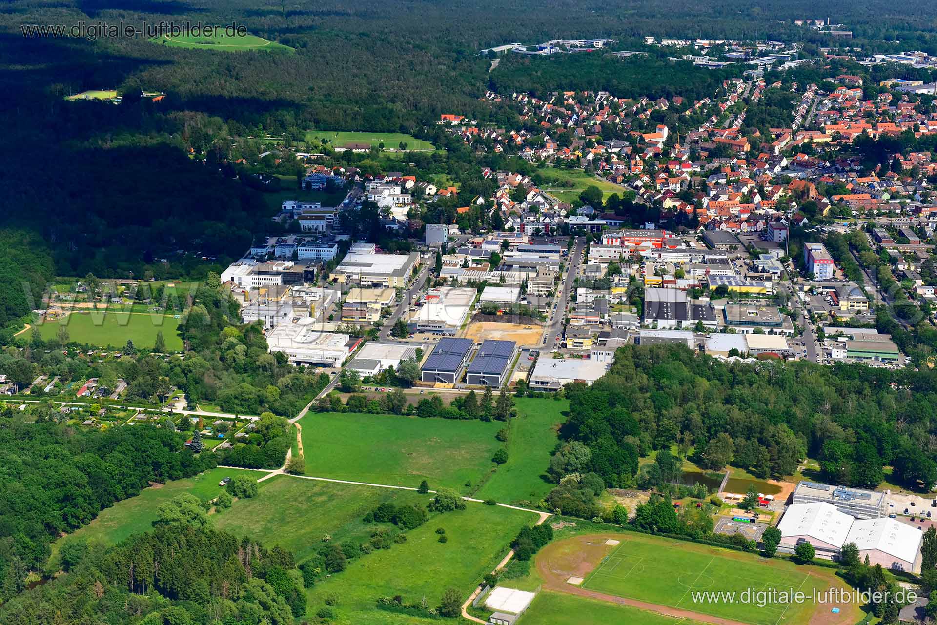 Titel: Andernacher Straße, Bildnummer: n303930, Ort / Stadt: Nürnberg, (Land)Kreis: kreisfreie Stadt Nürnberg, Regierungsbezirk: Mittelfranken, Bundesland: Bayern, Aufnahmedatum: 03.06.2019, Schlagwörter: Luftbild, Luftbilder, Luftbildfotografie, Luftaufnahme, Luftbildaufnahme, Luftfoto, Vogelperspektive, Vogelansicht, Deutschland, Schräg- und Senkrecht-Luftaufnahmen, Orthofotografie, 90411, Rathsbergstraße, Xantener Straße, Emmericher Straße, Andernacher Straße, Gewerbegebiet, Marienbergpark, Z