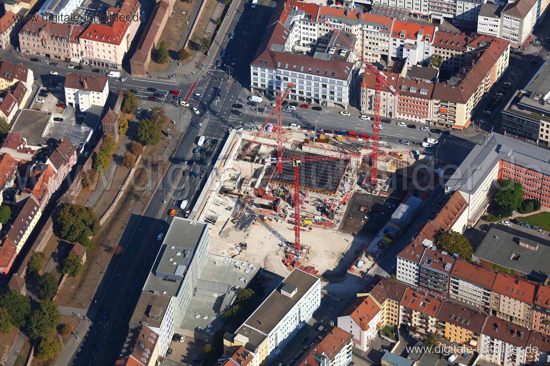 Titel: AOK am Frauentorgraben, Bildnummer: c282900, Ort / Stadt: Nürnberg, (Land)Kreis: kreisfreie Stadt Nürnberg, Regierungsbezirk: Mittelfranken, Bundesland: Bayern, Aufnahmedatum: 19.09.2018, Schlagwörter: Luftbild, Luftbilder, Luftbildfotografie, Luftaufnahme, Luftbildaufnahme, Luftfoto, Vogelperspektive, Vogelansicht, Deutschland, Schräg- und Senkrecht-Luftaufnahmen, Orthofotografie, Frauentorgraben, AOK, Baustelle, Großbaustelle, Sandstraße, Färberstraße, Frauentormauer, Zeltnerstraße, Kra
