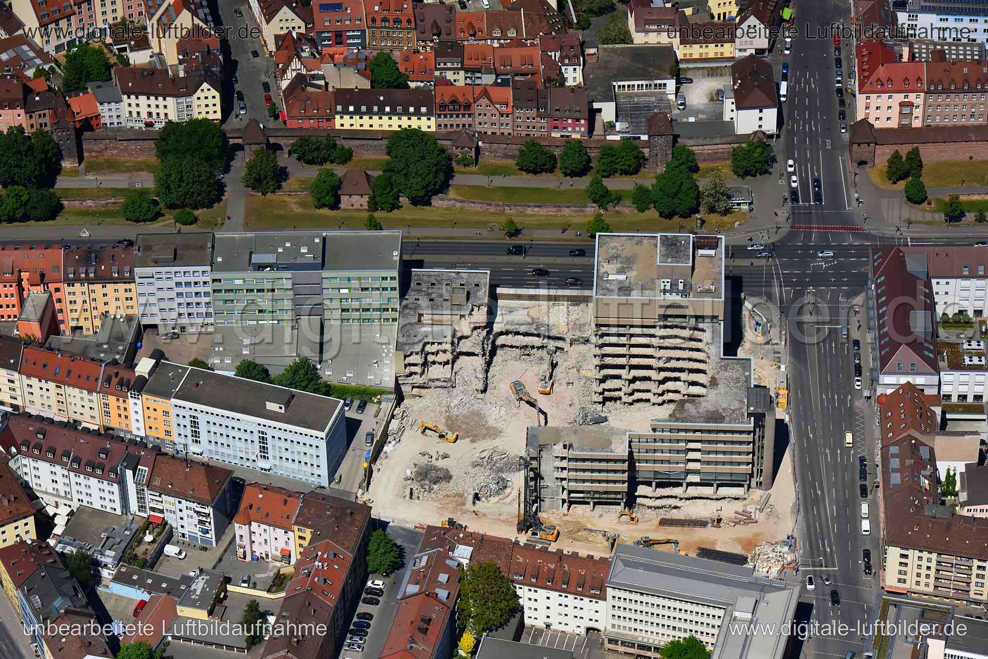 Titel: AOK am Frauentorgraben, Bildnummer: n263500, Ort / Stadt: Nürnberg, (Land)Kreis: kreisfreie Stadt Nürnberg, Regierungsbezirk: Mittelfranken, Bundesland: Bayern, Aufnahmedatum: 06.05.2018, Schlagwörter: Luftbild, Luftbilder, Luftbildfotografie, Luftaufnahme, Luftbildaufnahme, Luftfoto, Vogelperspektive, Vogelansicht, Deutschland, Schräg- und Senkrecht-Luftaufnahmen, Orthofotografie, 90443, 90402, Frauentorgraben, Sandstraße, Färbertor, Kraußstraße, AOK, Abriss, Abrissarbeiten, Baustelle, B