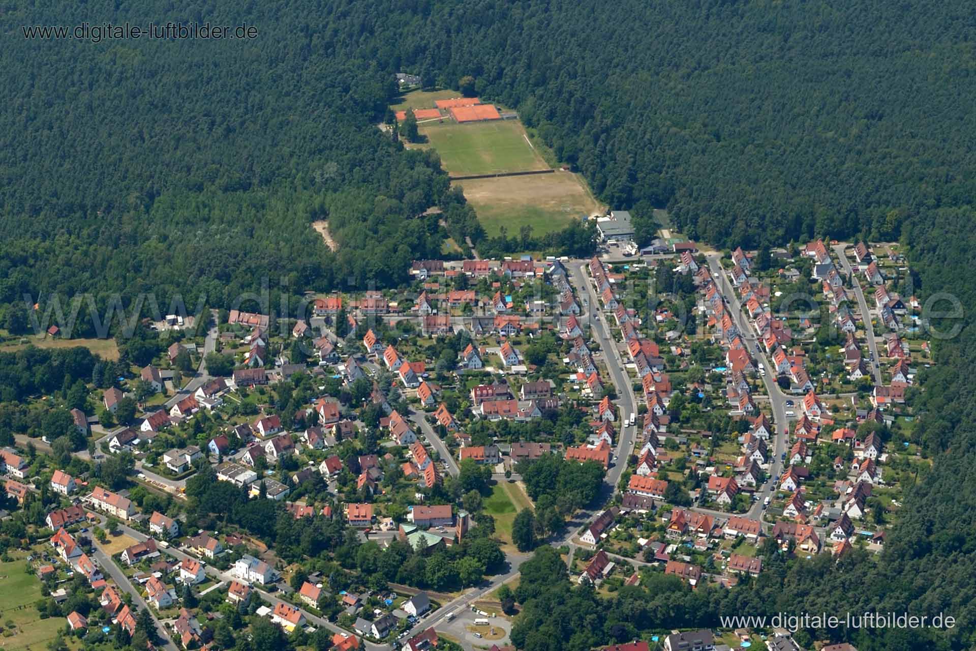 Titel: ASV Buchenbühl, Bildnummer: n050280, Ort / Stadt: Nürnberg, (Land)Kreis: kreisfreie Stadt Nürnberg, Regierungsbezirk: Mittelfranken, Bundesland: Bayern, Aufnahmedatum: 19.07.2013, Schlagwörter: Luftbild, Luftbilder, Luftbildfotografie, Luftaufnahme, Luftbildaufnahme, Luftfoto, Vogelperspektive, Vogelansicht, Deutschland, Schräg- und Senkrecht-Luftaufnahmen, Orthofotografie, ASV Buchenbühl, Forst, Wald, Reichswald, Sportplatz, Sportverein, Monat: Juli, Jahreszeit: Sommer, Tageszeit: Mittag