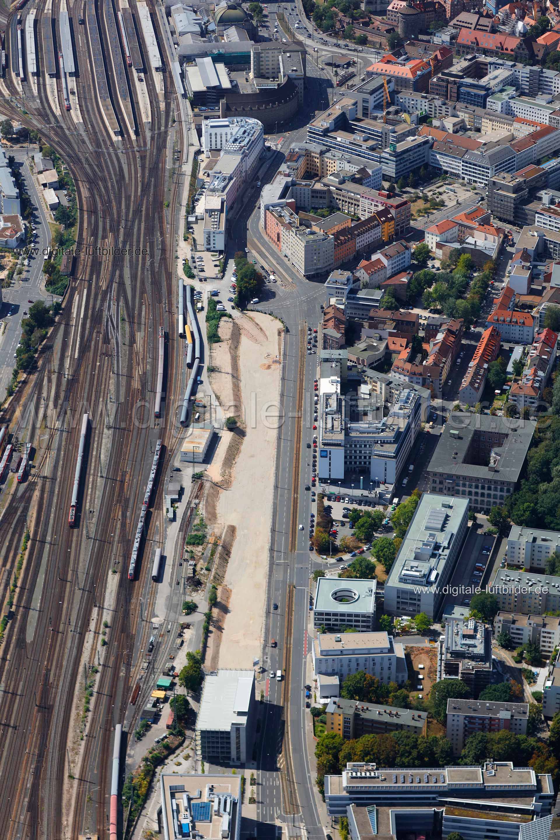 Titel: Bahnhofstraße, Bildnummer: c155080, Ort / Stadt: Nürnberg, (Land)Kreis: kreisfreie Stadt Nürnberg, Regierungsbezirk: Mittelfranken, Bundesland: Bayern, Aufnahmedatum: 26.08.2015, Schlagwörter: Luftbild, Luftbilder, Luftbildfotografie, Luftaufnahme, Luftbildaufnahme, Luftfoto, Vogelperspektive, Vogelansicht, Deutschland, Schräg- und Senkrecht-Luftaufnahmen, Orthofotografie, Bahnhofstraße, Vogelsgarten, Flaschenhofstraße, Regensburger Straße, Marienstraße, Brachfläche, Reindelstraße, Neudör