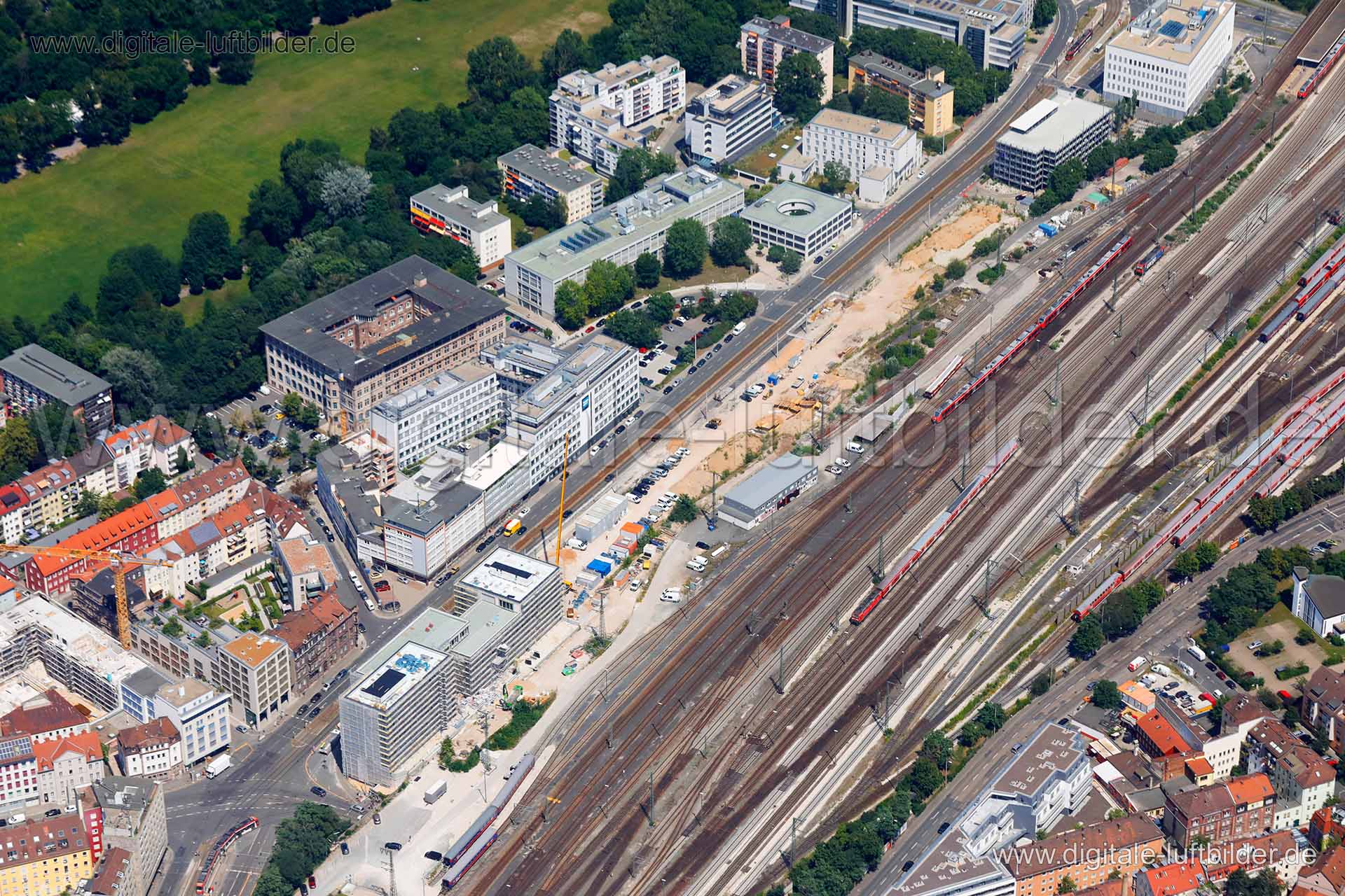 Titel: Bahnhofstraße, Bildnummer: c311120, Ort / Stadt: Nürnberg, (Land)Kreis: kreisfreie Stadt Nürnberg, Regierungsbezirk: Mittelfranken, Bundesland: Bayern, Aufnahmedatum: 26.06.2019, Schlagwörter: Luftbild, Luftbilder, Luftbildfotografie, Luftaufnahme, Luftbildaufnahme, Luftfoto, Vogelperspektive, Vogelansicht, Deutschland, Schräg- und Senkrecht-Luftaufnahmen, Orthofotografie, 90402, Reindelstraße, Neudörferstraße, Vogelsgarten, Bahnhofstraße, Flaschenhofstraße, Dürrenhofstraße, Baustelle, Gr