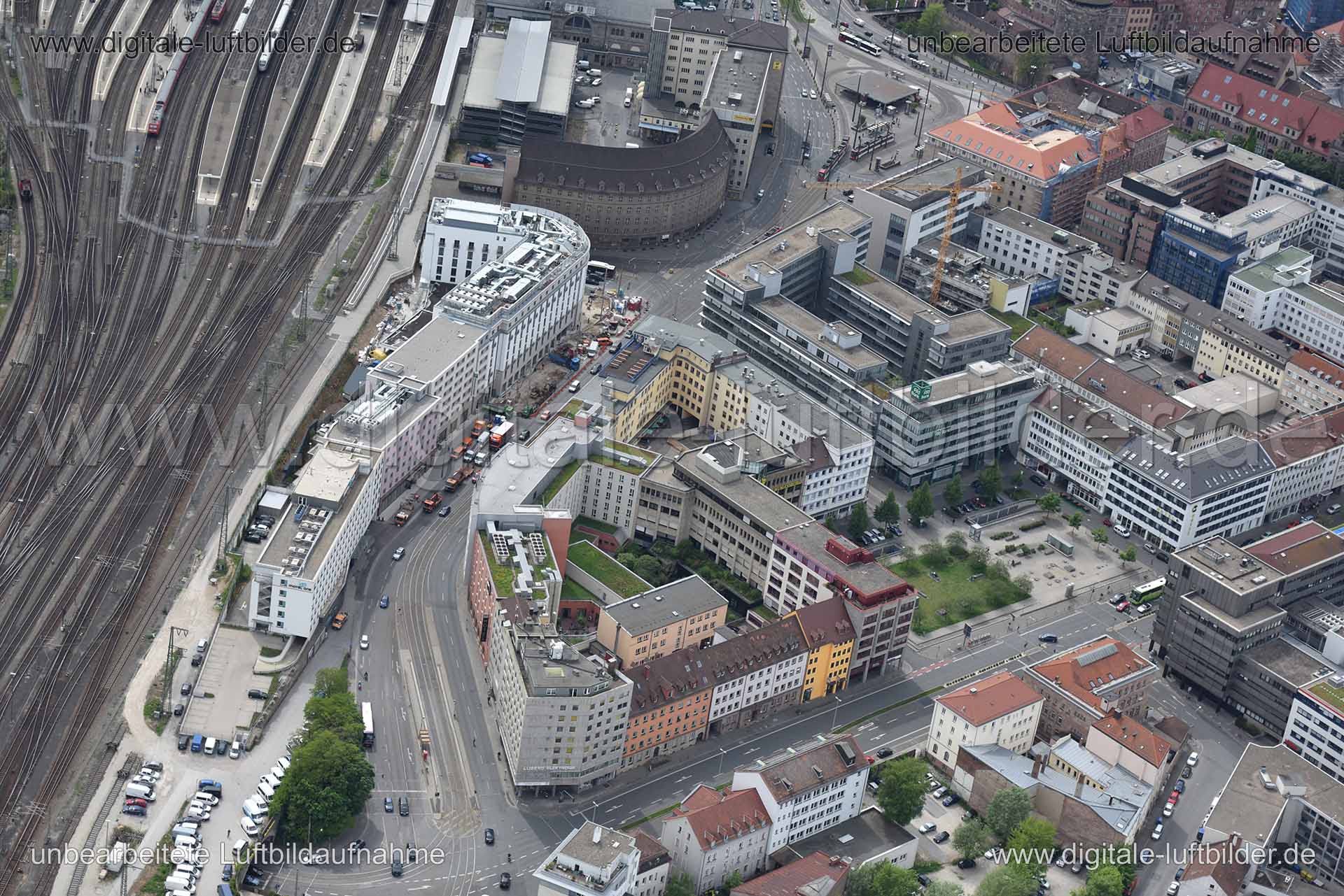 Titel: Bahnhofstraße, Bildnummer: n147190, Ort / Stadt: Nürnberg, (Land)Kreis: kreisfreie Stadt Nürnberg, Regierungsbezirk: Mittelfranken, Bundesland: Bayern, Aufnahmedatum: 11.05.2015, Schlagwörter: Luftbild, Luftbilder, Luftbildfotografie, Luftaufnahme, Luftbildaufnahme, Luftfoto, Vogelperspektive, Vogelansicht, Deutschland, Schräg- und Senkrecht-Luftaufnahmen, Orthofotografie, Bahnhofstraße, Marienstraße, Willy-Brandt-Platz, Badstraße, Hauptbahnhof, Flschenhofstraße, Gleißbühlstraße, Gewerbef