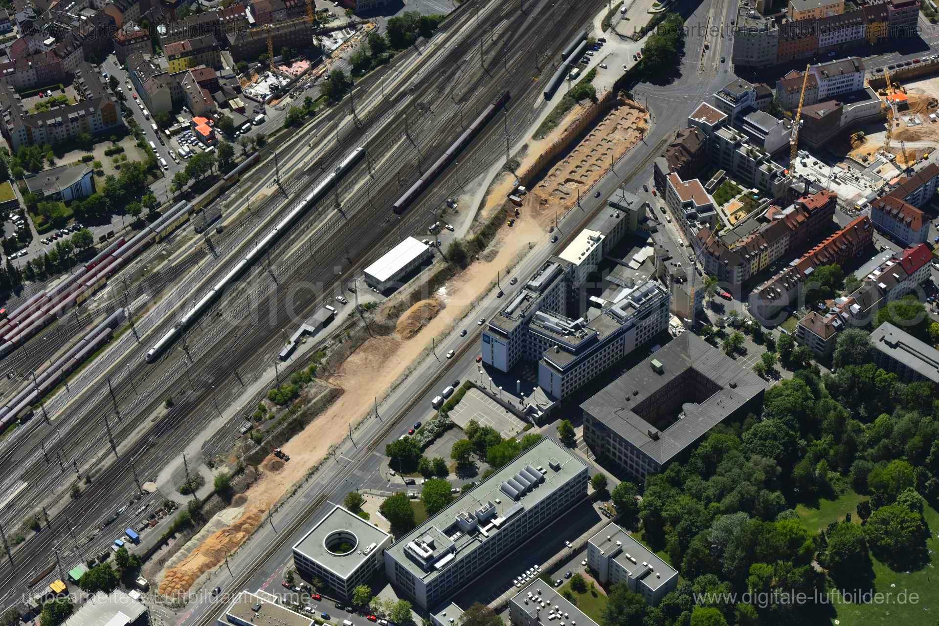 Titel: Bahnhofstraße, Bildnummer: n263140, Ort / Stadt: Nürnberg, (Land)Kreis: kreisfreie Stadt Nürnberg, Regierungsbezirk: Mittelfranken, Bundesland: Bayern, Aufnahmedatum: 06.05.2018, Schlagwörter: Luftbild, Luftbilder, Luftbildfotografie, Luftaufnahme, Luftbildaufnahme, Luftfoto, Vogelperspektive, Vogelansicht, Deutschland, Schräg- und Senkrecht-Luftaufnahmen, Orthofotografie, 90402, Nürnberg, Reindelstraße, Neudörferstraße, Bahnhofstraße, Flaschenhofstraße, Vogelsgarten, Dürrenhofstraße, Bau