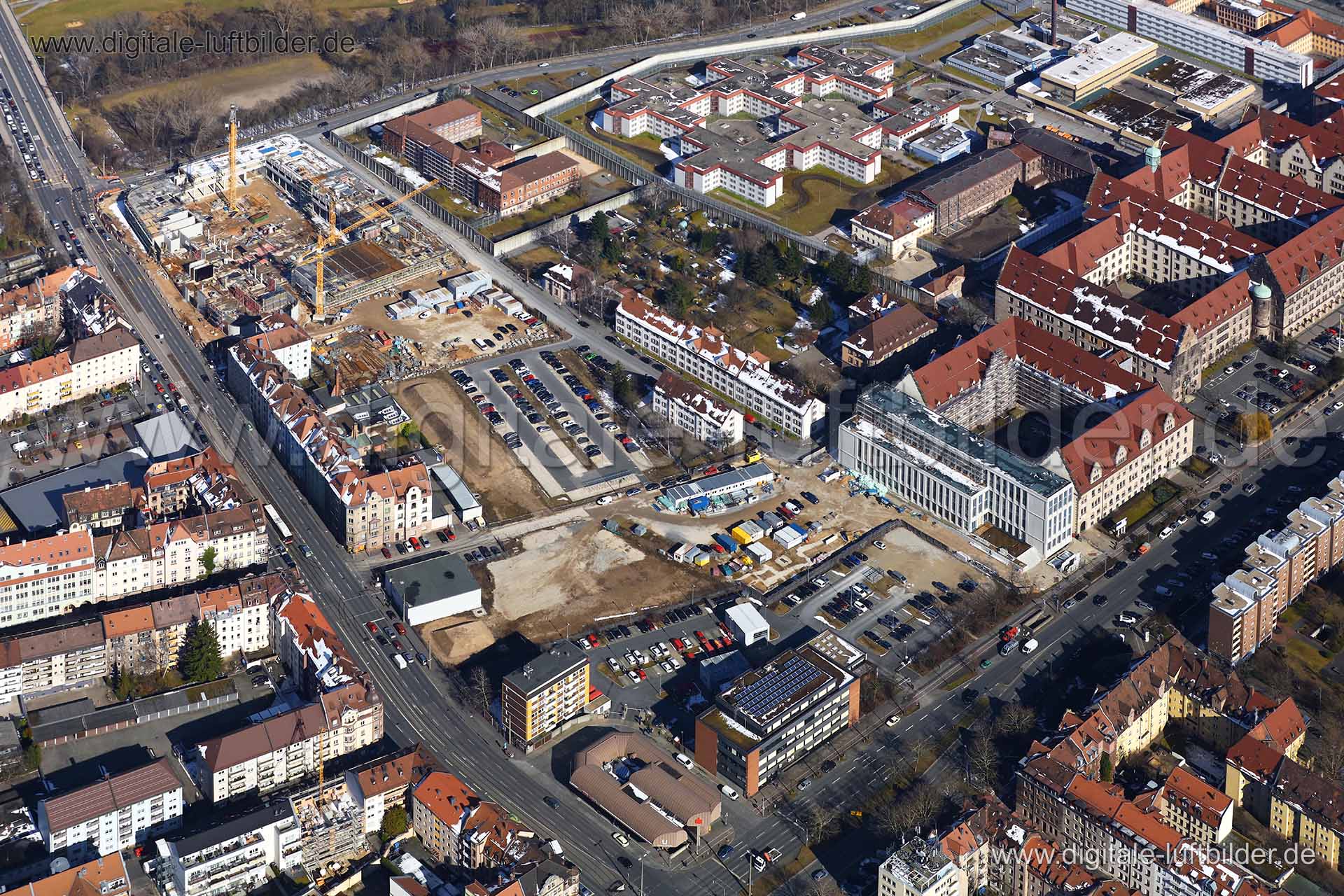Titel: Bau der neuen Feuerwache, Bildnummer: c251690, Ort / Stadt: Nürnberg, (Land)Kreis: kreisfreie Stadt Nürnberg, Regierungsbezirk: Mittelfranken, Bundesland: Bayern, Aufnahmedatum: 21.03.2018, Schlagwörter: Luftbild, Luftbilder, Luftbildfotografie, Luftaufnahme, Luftbildaufnahme, Luftfoto, Vogelperspektive, Vogelansicht, Deutschland, Schräg- und Senkrecht-Luftaufnahmen, Orthofotografie, Maximilianstraße, Mannertstraße, Reutersbrunnenstraße, Fürther Straße, Baustelle, Kran, Kräne, Muggenhof,