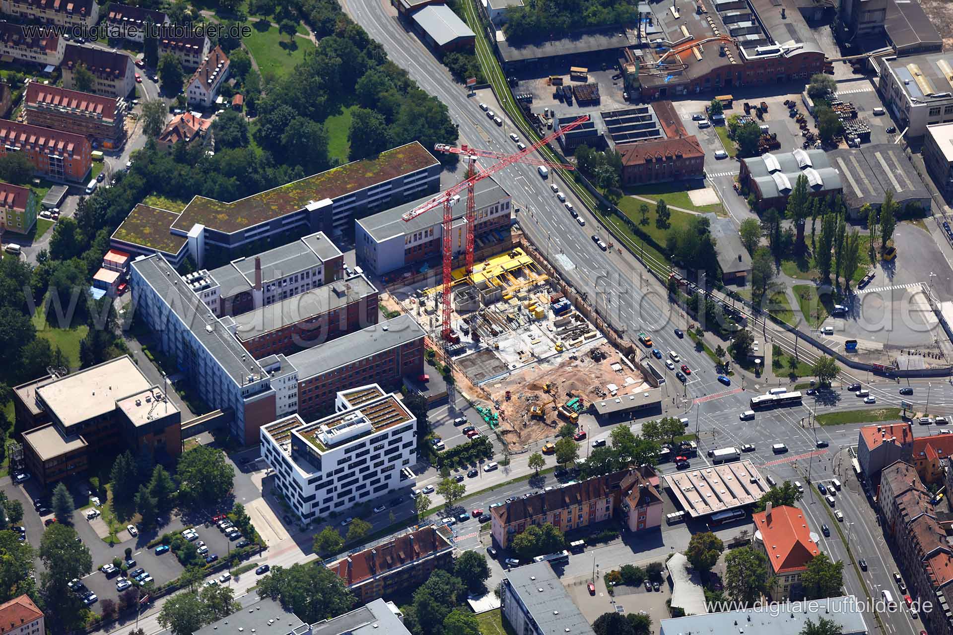 Titel: Baustelle Frankencampus, Bildnummer: c240530, Ort / Stadt: Nürnberg, (Land)Kreis: kreisfreie Stadt Nürnberg, Regierungsbezirk: Mittelfranken, Bundesland: Bayern, Aufnahmedatum: 15.08.2017, Schlagwörter: Luftbild, Luftbilder, Luftbildfotografie, Luftaufnahme, Luftbildaufnahme, Luftfoto, Vogelperspektive, Vogelansicht, Deutschland, Schräg- und Senkrecht-Luftaufnahmen, Orthofotografie, Frankenstraße, Katzwanger Straße, Baustelle, FrankenCampus, Frankencampus, Pillenreuther Straße, Kran, Krän