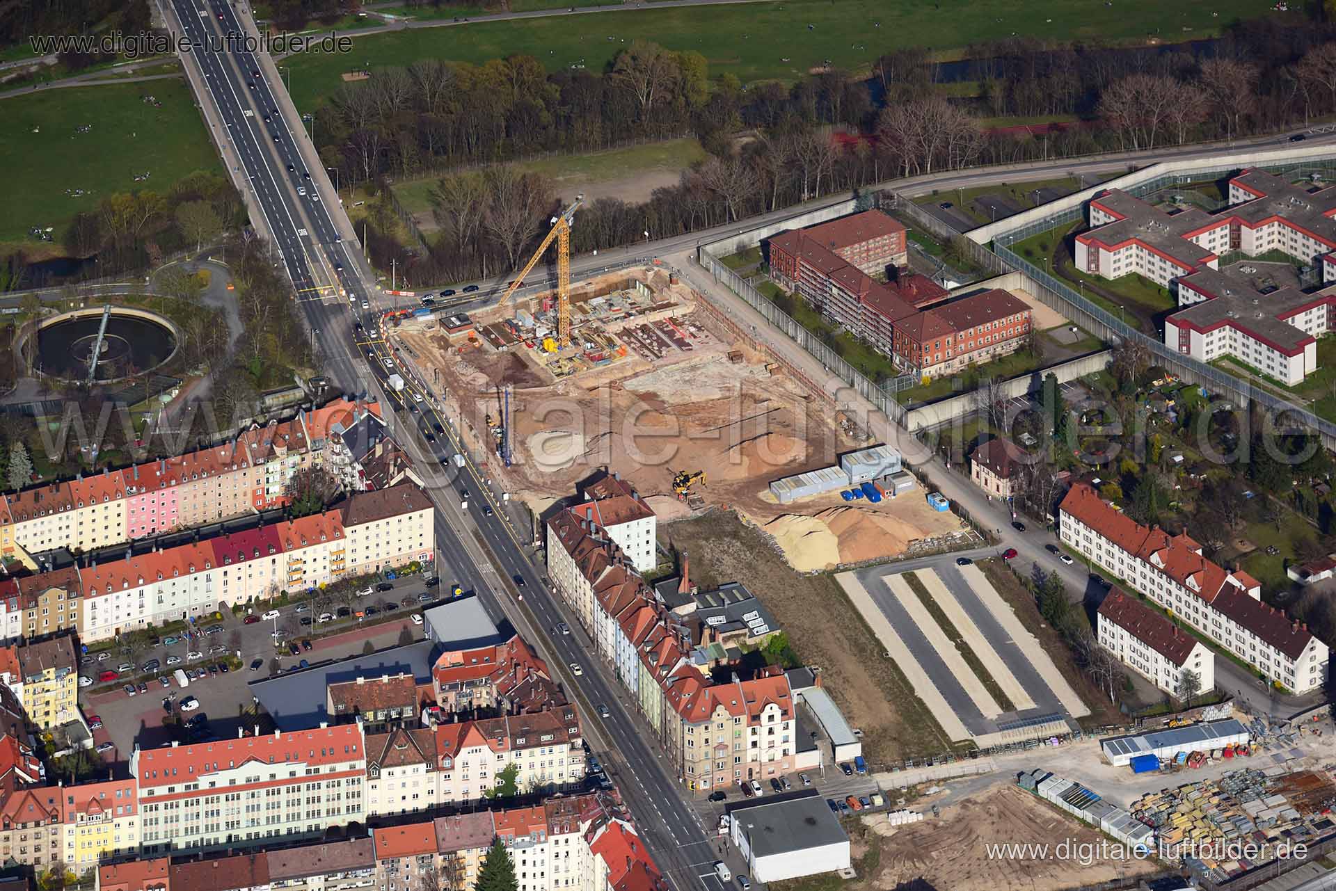 Titel: bei Mannertstraße, Bildnummer: n248050, Ort / Stadt: Nürnberg, (Land)Kreis: kreisfreie Stadt Nürnberg, Regierungsbezirk: Mittelfranken, Bundesland: Bayern, Aufnahmedatum: 25.03.2017, Schlagwörter: Luftbild, Luftbilder, Luftbildfotografie, Luftaufnahme, Luftbildaufnahme, Luftfoto, Vogelperspektive, Vogelansicht, Deutschland, Schräg- und Senkrecht-Luftaufnahmen, Orthofotografie, Maximilianstraße, Mannertstraße, Peyerstraße, Gertrudstraße, Wiesengrund, Reutersbrunnenstraße, Baustelle, Hiller