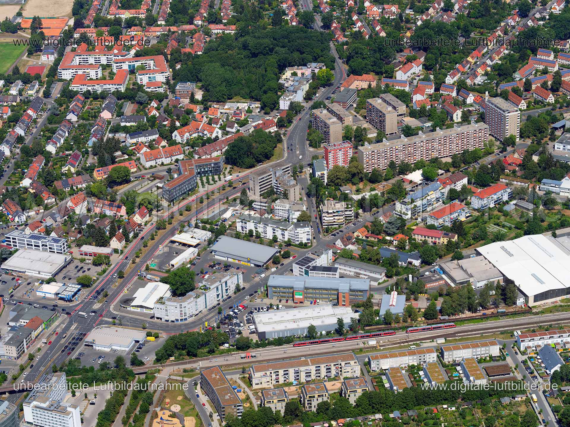 Titel: Bessemerstraße, Bildnummer: f382870, Ort / Stadt: Nürnberg, (Land)Kreis: kreisfreie Stadt Nürnberg, Regierungsbezirk: Mittelfranken, Bundesland: Bayern, Aufnahmedatum: 01.08.2020, Schlagwörter: Luftbild, Luftbilder, Luftbildfotografie, Luftaufnahme, Luftbildaufnahme, Luftfoto, Vogelperspektive, Vogelansicht, Deutschland, Schräg- und Senkrecht-Luftaufnahmen, Orthofotografie, 90411, Nürnberg, 90409, 90491, Stahlstraße, Bessemerstraße, Flataustraße, Klingenhofstraße, Äußere Bayreuther Straße