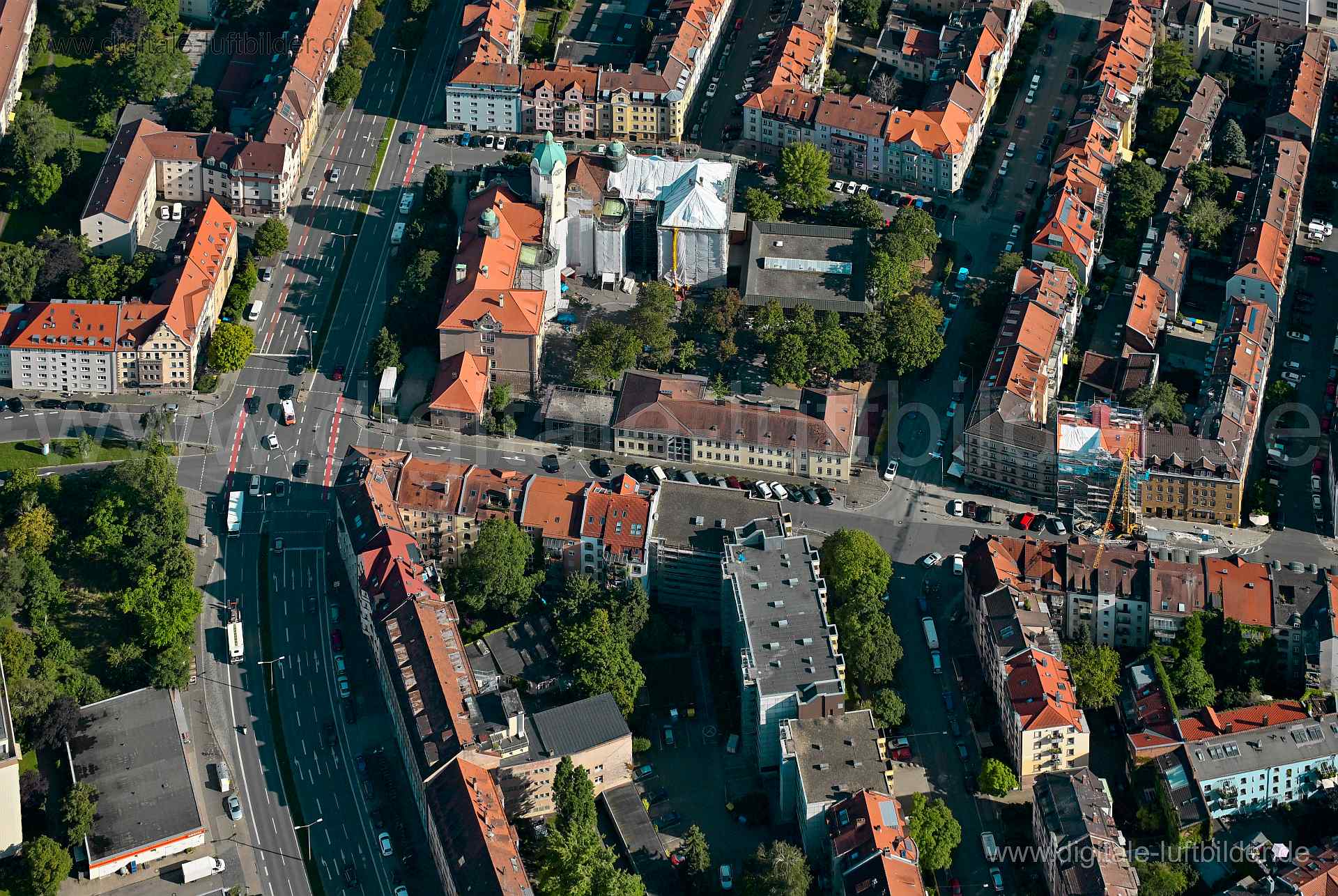 Titel: Bismarckschule, Bildnummer: n515490, Ort / Stadt: Nürnberg, (Land)Kreis: kreisfreie Stadt Nürnberg, Regierungsbezirk: Mittelfranken, Bundesland: Bayern, Aufnahmedatum: 11.08.2023, Schlagwörter: Deutschland, 90489, 90491, Bismarckstraße, Nürnberg, Schoppershofstraße, Welserstraße, Bismarckschule, Baustelle, Gerüst, Rennweg, Schoppershof, Monat: August, Jahreszeit: Sommer, Tageszeit: Vormittag / Mittag, Jahr: 2023, Flug ID: 20230811, Bildstatus: unbearbeitetes Rohbild, Bildabmessung: 8256 x