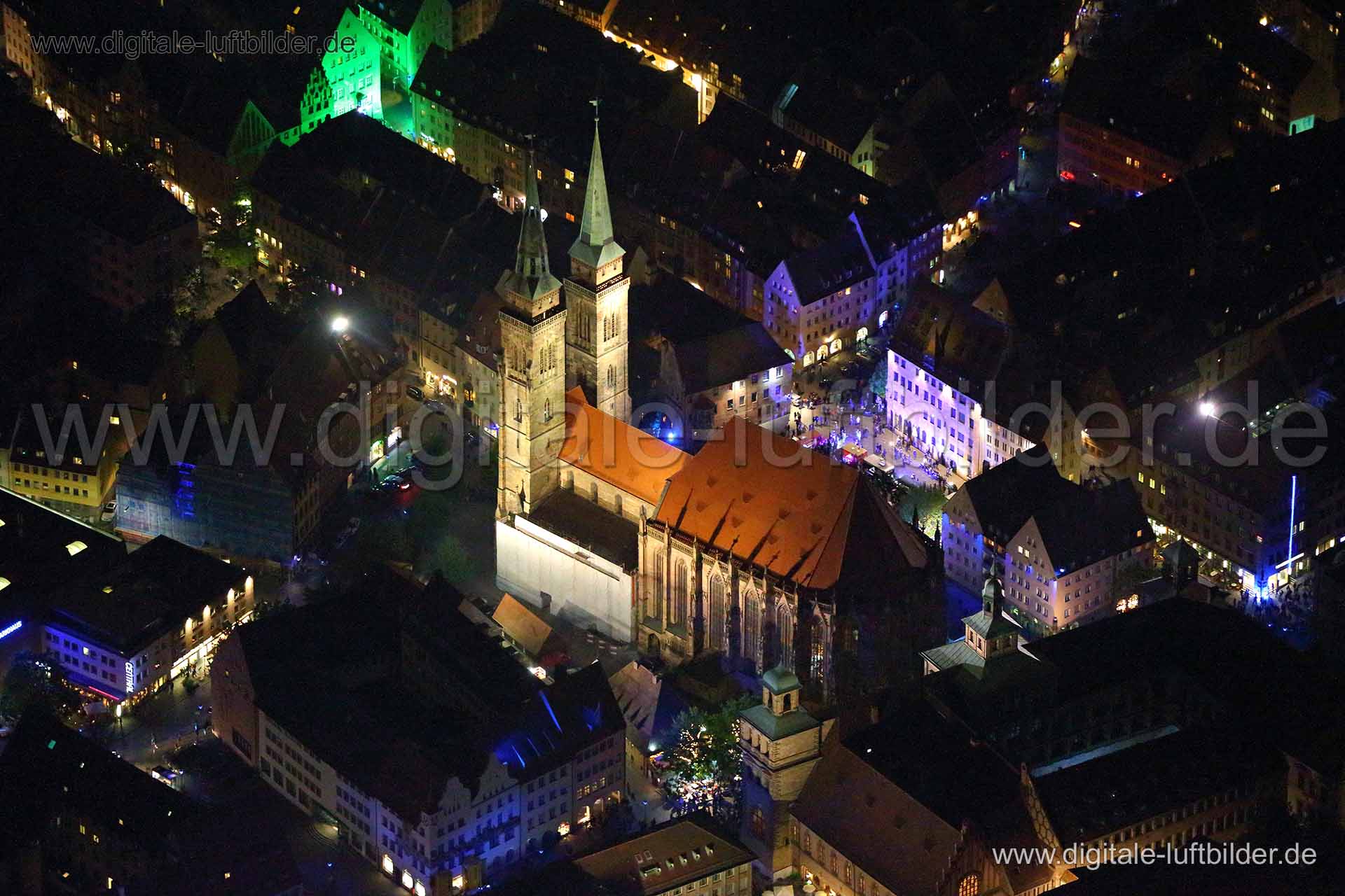 Titel: Blaue Nacht - Sebalduskirche, Bildnummer: ce14170, Ort / Stadt: Nürnberg, (Land)Kreis: kreisfreie Stadt Nürnberg, Regierungsbezirk: Mittelfranken, Bundesland: Bayern, Aufnahmedatum: 03.05.2014, Schlagwörter: Luftbild, Luftbilder, Luftbildfotografie, Luftaufnahme, Luftbildaufnahme, Luftfoto, Vogelperspektive, Vogelansicht, Deutschland, Schräg- und Senkrecht-Luftaufnahmen, Orthofotografie, Blaue Nacht, Kunst, Kultur, Sebalduskirche, Blaue Nacht - Sebalduskirche, Monat: Mai, Jahreszeit: Somm