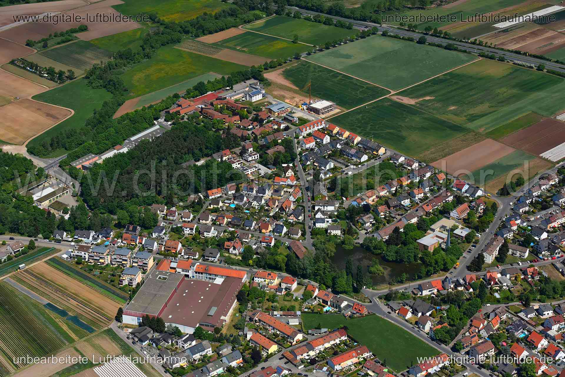 Titel: Boxdorf, Bildnummer: n260670, Ort / Stadt: Nürnberg, (Land)Kreis: kreisfreie Stadt Nürnberg, Regierungsbezirk: Mittelfranken, Bundesland: Bayern, Aufnahmedatum: 06.05.2018, Schlagwörter: Luftbild, Luftbilder, Luftbildfotografie, Luftaufnahme, Luftbildaufnahme, Luftfoto, Vogelperspektive, Vogelansicht, Deutschland, Schräg- und Senkrecht-Luftaufnahmen, Orthofotografie, 90427, Am Weiher, Heinrich-Lersch-Straße, Danteweg, Luisenburgweg, Sankt-Joseph-Siedlung, Gutzkowstraße, Zum Himmelreich, K