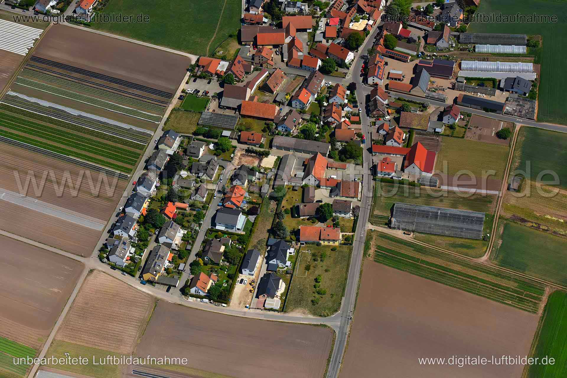 Titel: Boxdorf, Bildnummer: n260680, Ort / Stadt: Nürnberg, (Land)Kreis: kreisfreie Stadt Nürnberg, Regierungsbezirk: Mittelfranken, Bundesland: Bayern, Aufnahmedatum: 06.05.2018, Schlagwörter: Luftbild, Luftbilder, Luftbildfotografie, Luftaufnahme, Luftbildaufnahme, Luftfoto, Vogelperspektive, Vogelansicht, Deutschland, Schräg- und Senkrecht-Luftaufnahmen, Orthofotografie, 90427, Drechslersiedlung, Steinacher Straße, Hasengasse, Herboldshofer Straße, Röhrichtweg, Erich-Ollenhauer-Straße, Sacker