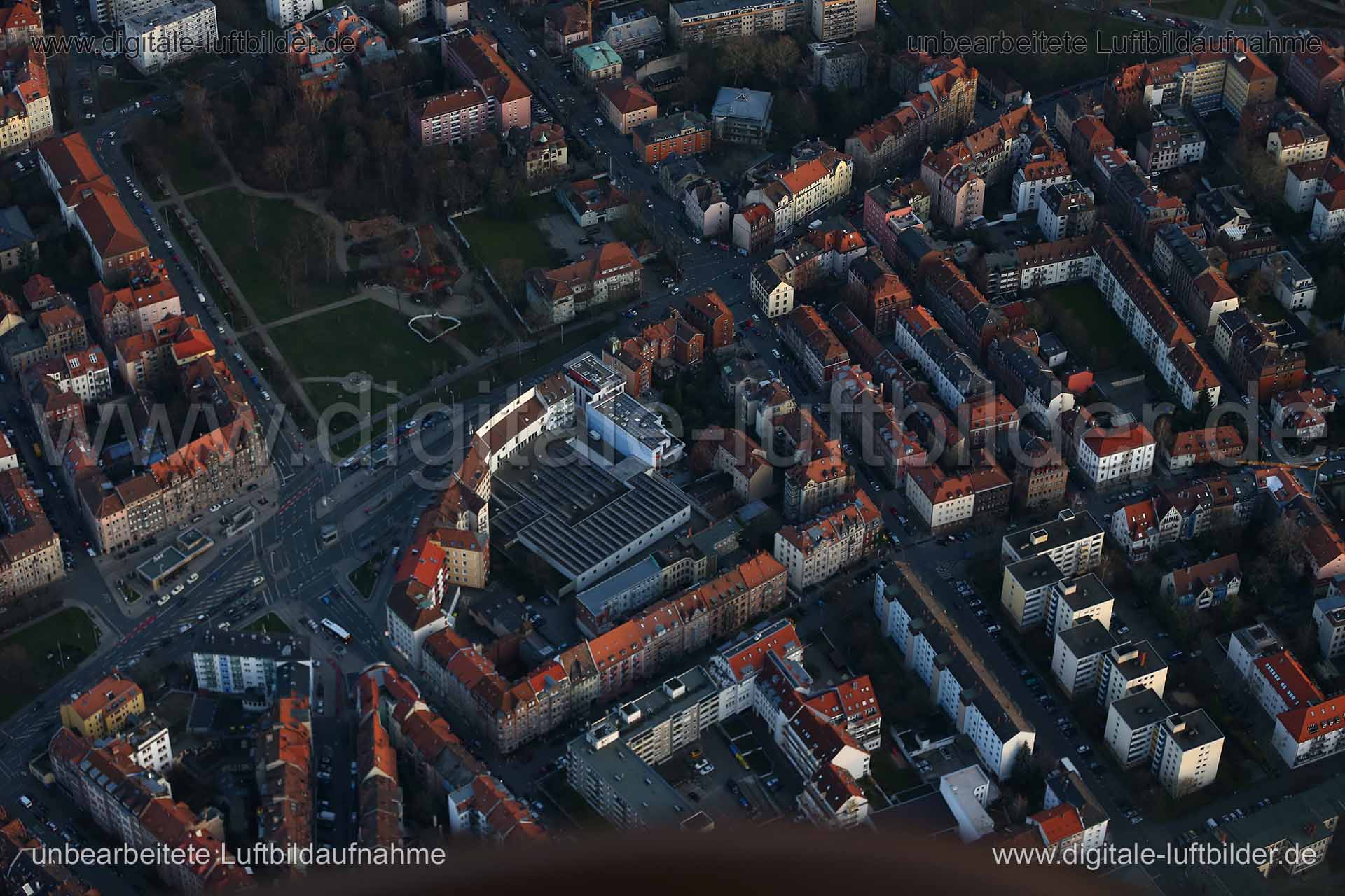 Titel: Bucher Straße, Bildnummer: b180850, Ort / Stadt: Nürnberg, (Land)Kreis: kreisfreie Stadt Nürnberg, Regierungsbezirk: Mittelfranken, Bundesland: Bayern, Aufnahmedatum: 22.12.2015, Schlagwörter: Luftbild, Luftbilder, Luftbildfotografie, Luftaufnahme, Luftbildaufnahme, Luftfoto, Vogelperspektive, Vogelansicht, Deutschland, Schräg- und Senkrecht-Luftaufnahmen, Orthofotografie, Bucher Straße, Jagdstraße, Friedrich-Ebert-Platz, Roritzerstraße, Arndtstraße, Wielandstraße, Nordstadt, Kirchenweg,