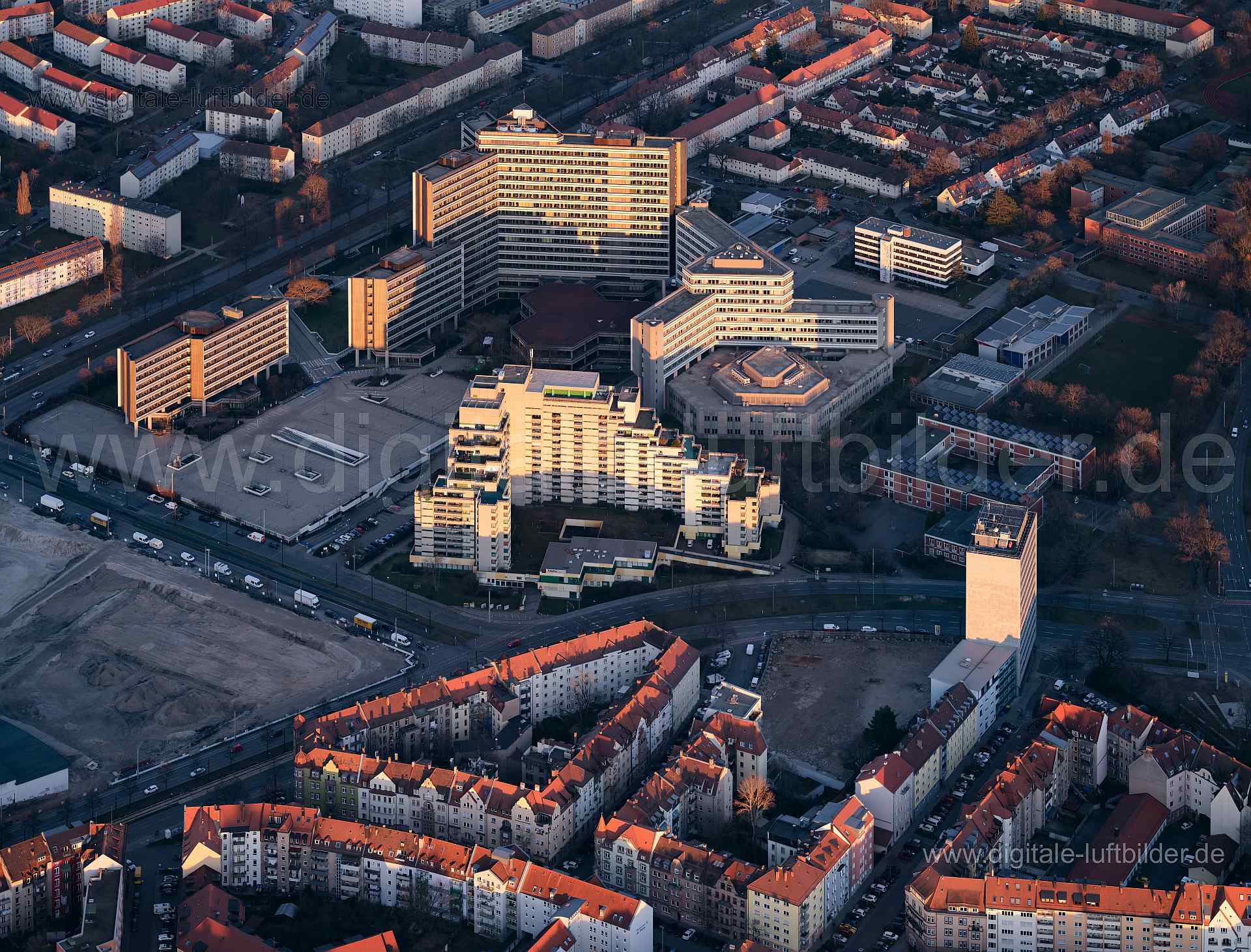 Titel: Bundesagentur für Arbeit, Bildnummer: f406780, Ort / Stadt: Nürnberg, (Land)Kreis: kreisfreie Stadt Nürnberg, Regierungsbezirk: Mittelfranken, Bundesland: Bayern, Aufnahmedatum: 06.03.2021, Schlagwörter: Luftbild, Luftbilder, Luftbildfotografie, Luftaufnahme, Luftbildaufnahme, Luftfoto, Vogelperspektive, Vogelansicht, Deutschland, Schräg- und Senkrecht-Luftaufnahmen, Orthofotografie, 90461, Nürnberg, 90478, Parsifalstraße, Rankestraße, Guntherstraße, Dietrichstraße, Regensburger Straße, W