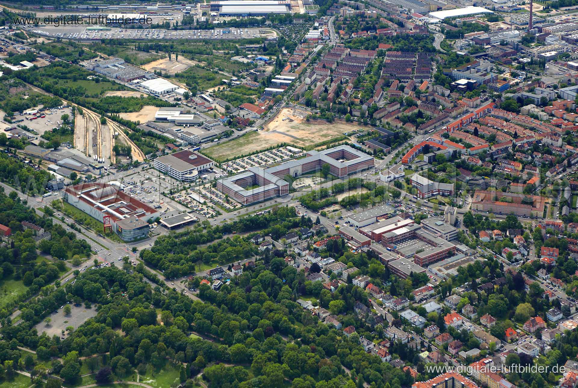 Titel: Bundesamt für Migration und Flüchtlinge, Bildnummer: c035970, Ort / Stadt: Nürnberg, (Land)Kreis: kreisfreie Stadt Nürnberg, Regierungsbezirk: Mittelfranken, Bundesland: Bayern, Aufnahmedatum: 15.05.2013, Schlagwörter: Luftbild, Luftbilder, Luftbildfotografie, Luftaufnahme, Luftbildaufnahme, Luftfoto, Vogelperspektive, Vogelansicht, Deutschland, Schräg- und Senkrecht-Luftaufnahmen, Orthofotografie, Frankenstraße, Budesamt für Migration und Flüchtlinge, Ingolstädter Straße, Industriegebiet