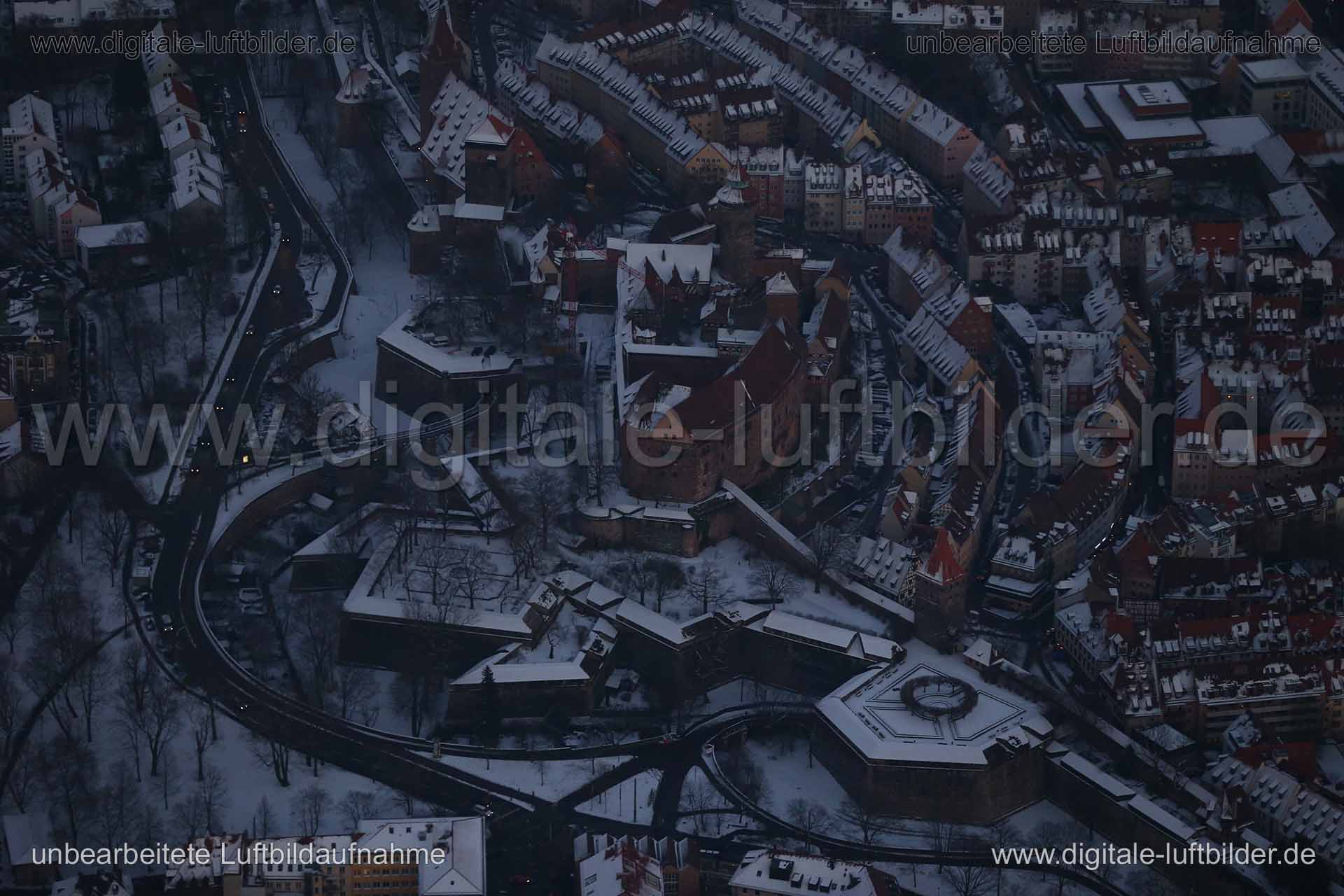 Titel: Burggarten, Bildnummer: c191050, Ort / Stadt: Nürnberg, (Land)Kreis: kreisfreie Stadt Nürnberg, Regierungsbezirk: Mittelfranken, Bundesland: Bayern, Aufnahmedatum: 21.01.2016, Schlagwörter: Luftbild, Luftbilder, Luftbildfotografie, Luftaufnahme, Luftbildaufnahme, Luftfoto, Vogelperspektive, Vogelansicht, Deutschland, Schräg- und Senkrecht-Luftaufnahmen, Orthofotografie, Kaiserburg, Burg, Burggarten, Garten, Vestnertorgraben, Am Ölberg, Tiergärtnertorplatz, Tiergärtnertor, Bergstraße, Ober