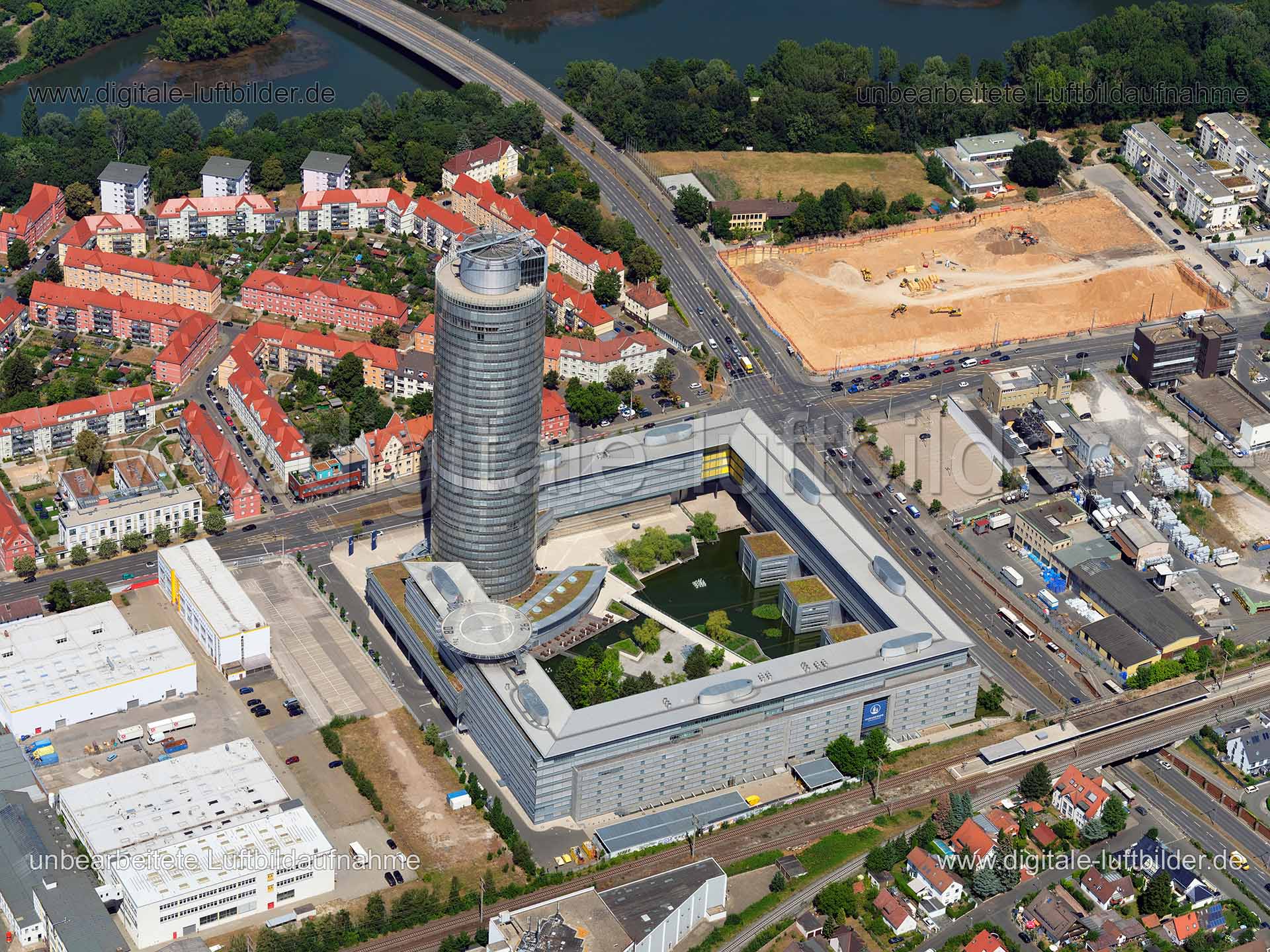 Titel: Business Tower, Bildnummer: f383730, Ort / Stadt: Nürnberg, (Land)Kreis: kreisfreie Stadt Nürnberg, Regierungsbezirk: Mittelfranken, Bundesland: Bayern, Aufnahmedatum: 01.08.2020, Schlagwörter: Luftbild, Luftbilder, Luftbildfotografie, Luftaufnahme, Luftbildaufnahme, Luftfoto, Vogelperspektive, Vogelansicht, Deutschland, Schräg- und Senkrecht-Luftaufnahmen, Orthofotografie, 90480, 90482, Nürnberg, Altdorfer Straße, Ostendstraße, Wagenseilstraße, Schönberger Straße, Speckhartstraße, Kiefha