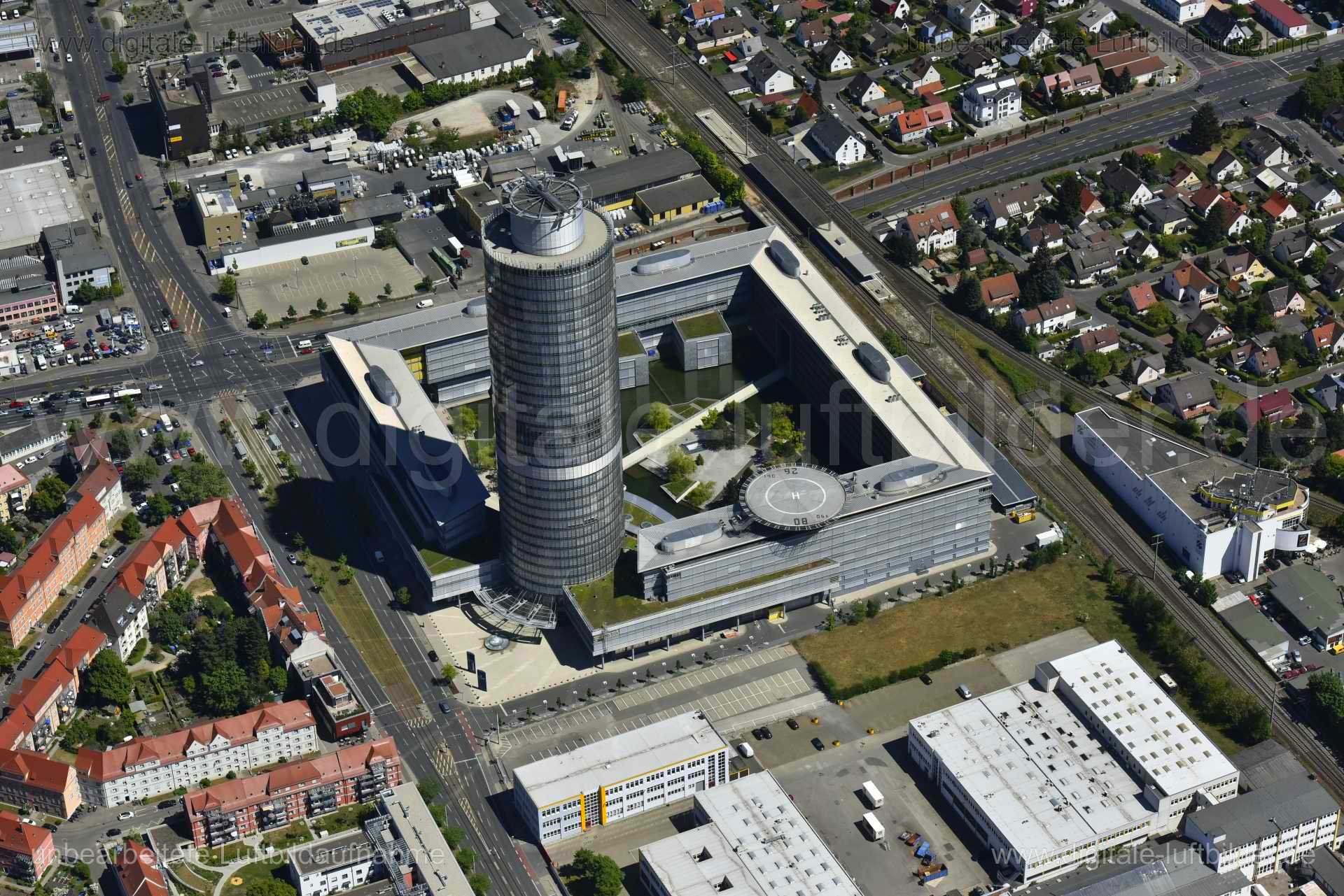 Titel: Business Tower, Bildnummer: n262460, Ort / Stadt: Nürnberg, (Land)Kreis: kreisfreie Stadt Nürnberg, Regierungsbezirk: Mittelfranken, Bundesland: Bayern, Aufnahmedatum: 06.05.2018, Schlagwörter: Luftbild, Luftbilder, Luftbildfotografie, Luftaufnahme, Luftbildaufnahme, Luftfoto, Vogelperspektive, Vogelansicht, Deutschland, Schräg- und Senkrecht-Luftaufnahmen, Orthofotografie, 90482, Nürnberg, 90480, Ostendstraße, Wagenseilstraße, Altdorfer Straße, Schönberger Straße, Speckhartstraße, Erhard