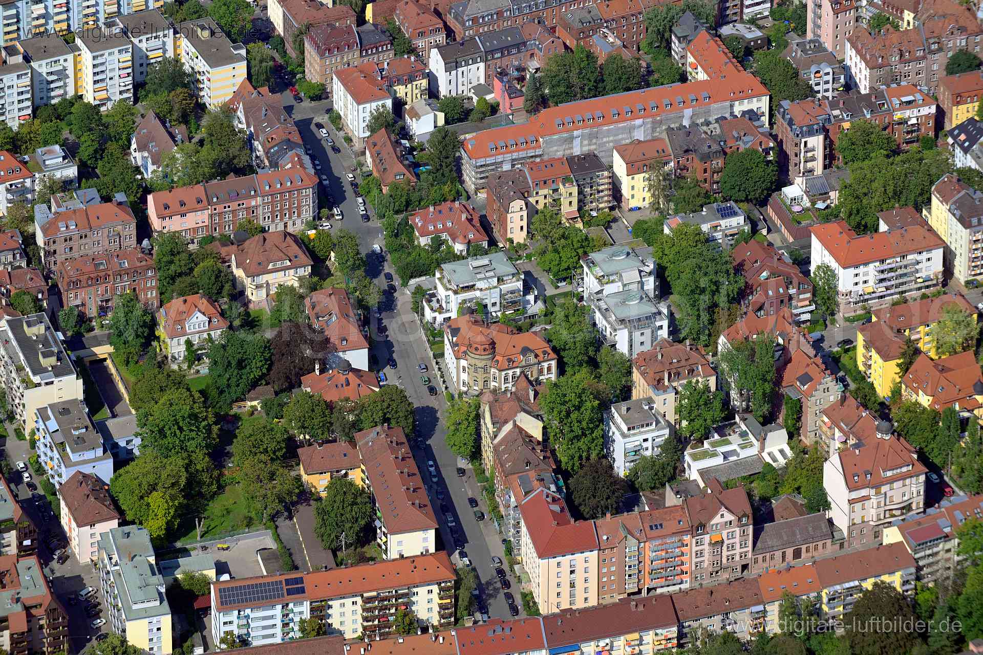 Titel: Campestraße, Bildnummer: n525300, Ort / Stadt: Nürnberg, (Land)Kreis: kreisfreie Stadt Nürnberg, Regierungsbezirk: Mittelfranken, Bundesland: Bayern, Aufnahmedatum: 20.08.2023, Schlagwörter: Deutschland, 90408, 90419, Arndtstraße, Bucher Straße, Burgschmietstraße, Campestraße, Frommannstraße, Johannisstraße, Lange Zeile, Leuchsstraße, Nürnberg, Roritzerstraße, Sankt-Johannis-Mühlgasse, Wielandstraße, Nordstadt, Monat: August, Jahreszeit: Sommer, Tageszeit: Vormittag / Mittag, Jahr: 2023, 