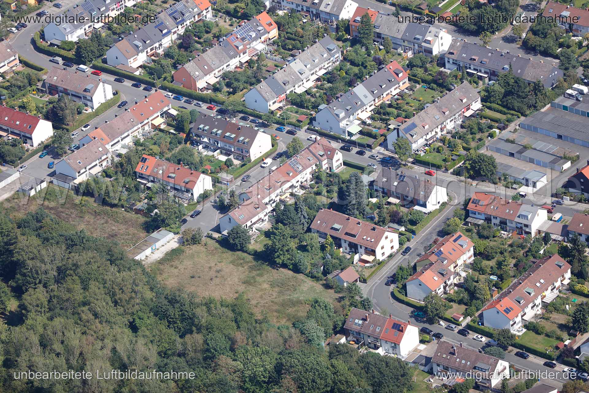 Titel: Christian-Wildner-Straße, Bildnummer: c152310, Ort / Stadt: Nürnberg, (Land)Kreis: kreisfreie Stadt Nürnberg, Regierungsbezirk: Mittelfranken, Bundesland: Bayern, Aufnahmedatum: 26.08.2015, Schlagwörter: Luftbild, Luftbilder, Luftbildfotografie, Luftaufnahme, Luftbildaufnahme, Luftfoto, Vogelperspektive, Vogelansicht, Deutschland, Schräg- und Senkrecht-Luftaufnahmen, Orthofotografie, Christian-Wildner-Straße, Hörberweg, Schankalaweg, Hermann-Strebel-Straße, Ziegelstein, Peter-Ulsch-Straße