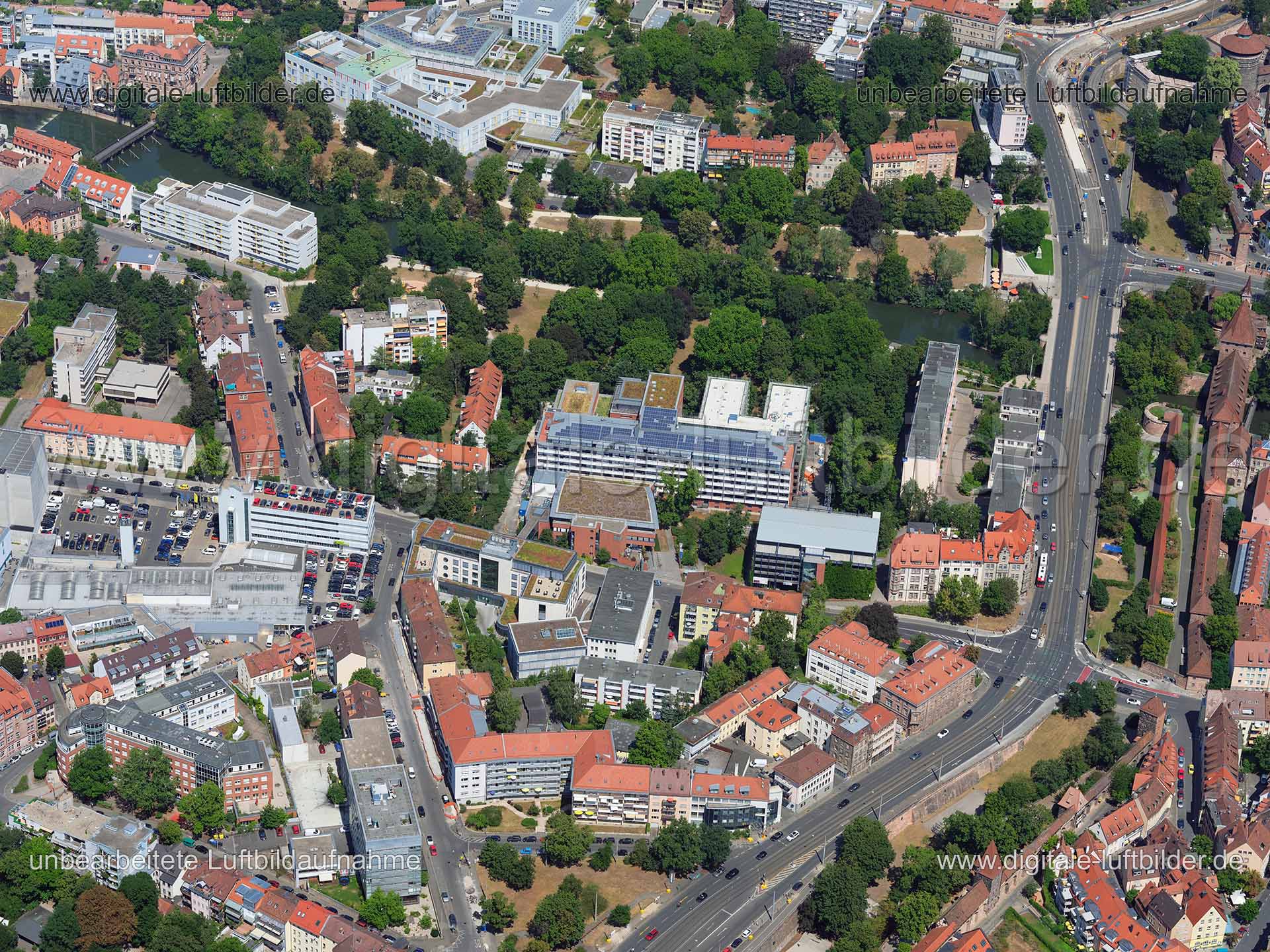Titel: Dr.-Erler-Klinik, Bildnummer: f383880, Ort / Stadt: Nürnberg, (Land)Kreis: kreisfreie Stadt Nürnberg, Regierungsbezirk: Mittelfranken, Bundesland: Bayern, Aufnahmedatum: 01.08.2020, Schlagwörter: Luftbild, Luftbilder, Luftbildfotografie, Luftaufnahme, Luftbildaufnahme, Luftfoto, Vogelperspektive, Vogelansicht, Deutschland, Schräg- und Senkrecht-Luftaufnahmen, Orthofotografie, 90402, Nürnberg, 90429, 90403, Deutschherrnstraße, Kappengasse, Karl-Grillenberger-Straße, Kontumazgarten, Praters