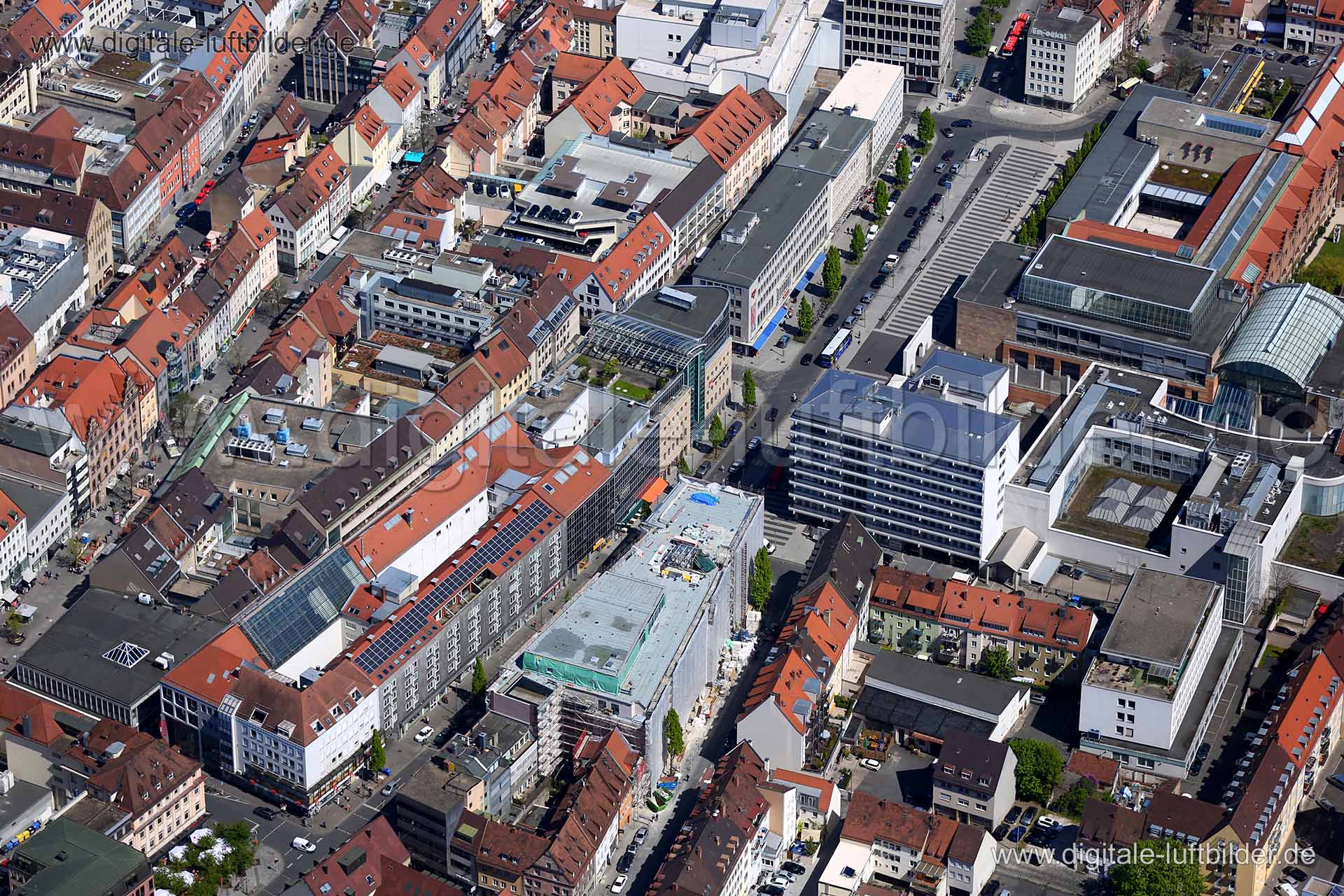 Titel: Dr.-Kurt-Schumacher-Straße, Bildnummer: c211790, Ort / Stadt: Nürnberg, (Land)Kreis: kreisfreie Stadt Nürnberg, Regierungsbezirk: Mittelfranken, Bundesland: Bayern, Aufnahmedatum: 04.05.2016, Schlagwörter: Luftbild, Luftbilder, Luftbildfotografie, Luftaufnahme, Luftbildaufnahme, Luftfoto, Vogelperspektive, Vogelansicht, Deutschland, Schräg- und Senkrecht-Luftaufnahmen, Orthofotografie, Dr.-Kurt-Schumacher-Straße, Am Gräslein, Färberstraße, Baustelle, Gerüst, Frauengasse, Entengasse, Jakob