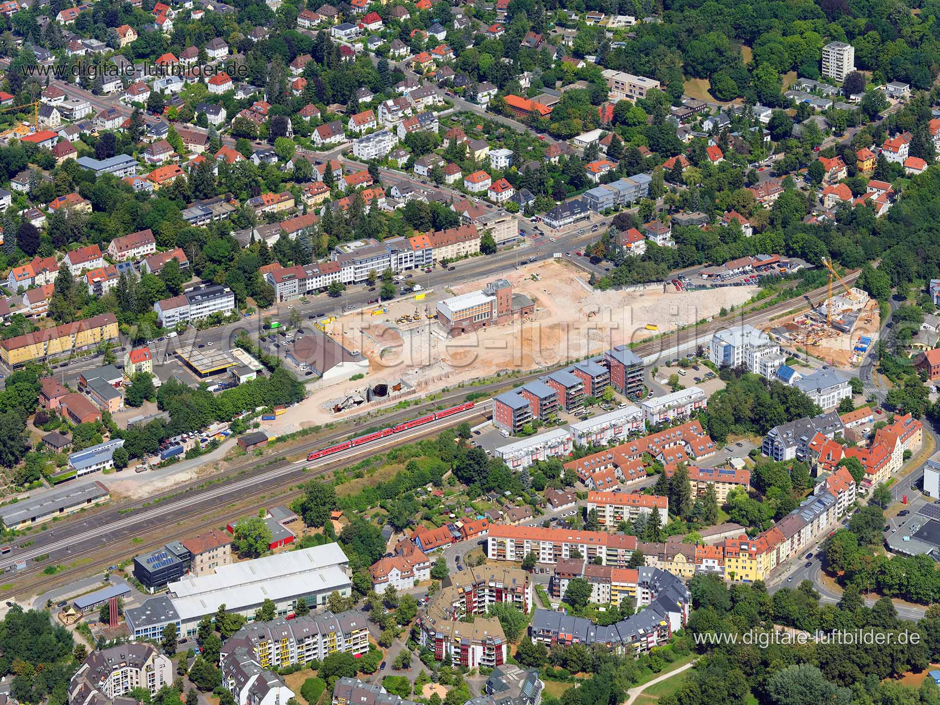 Titel: ehem. Branntweinareal, Bildnummer: f383410, Ort / Stadt: Nürnberg, (Land)Kreis: kreisfreie Stadt Nürnberg, Regierungsbezirk: Mittelfranken, Bundesland: Bayern, Aufnahmedatum: 01.08.2020, Schlagwörter: Luftbild, Luftbilder, Luftbildfotografie, Luftaufnahme, Luftbildaufnahme, Luftfoto, Vogelperspektive, Vogelansicht, Deutschland, Schräg- und Senkrecht-Luftaufnahmen, Orthofotografie, ehem. Branntweinareal, wbg. St. Jobst, Baustelle, Großbaustelle, Monat: August, Jahreszeit: Sommer, Tageszeit