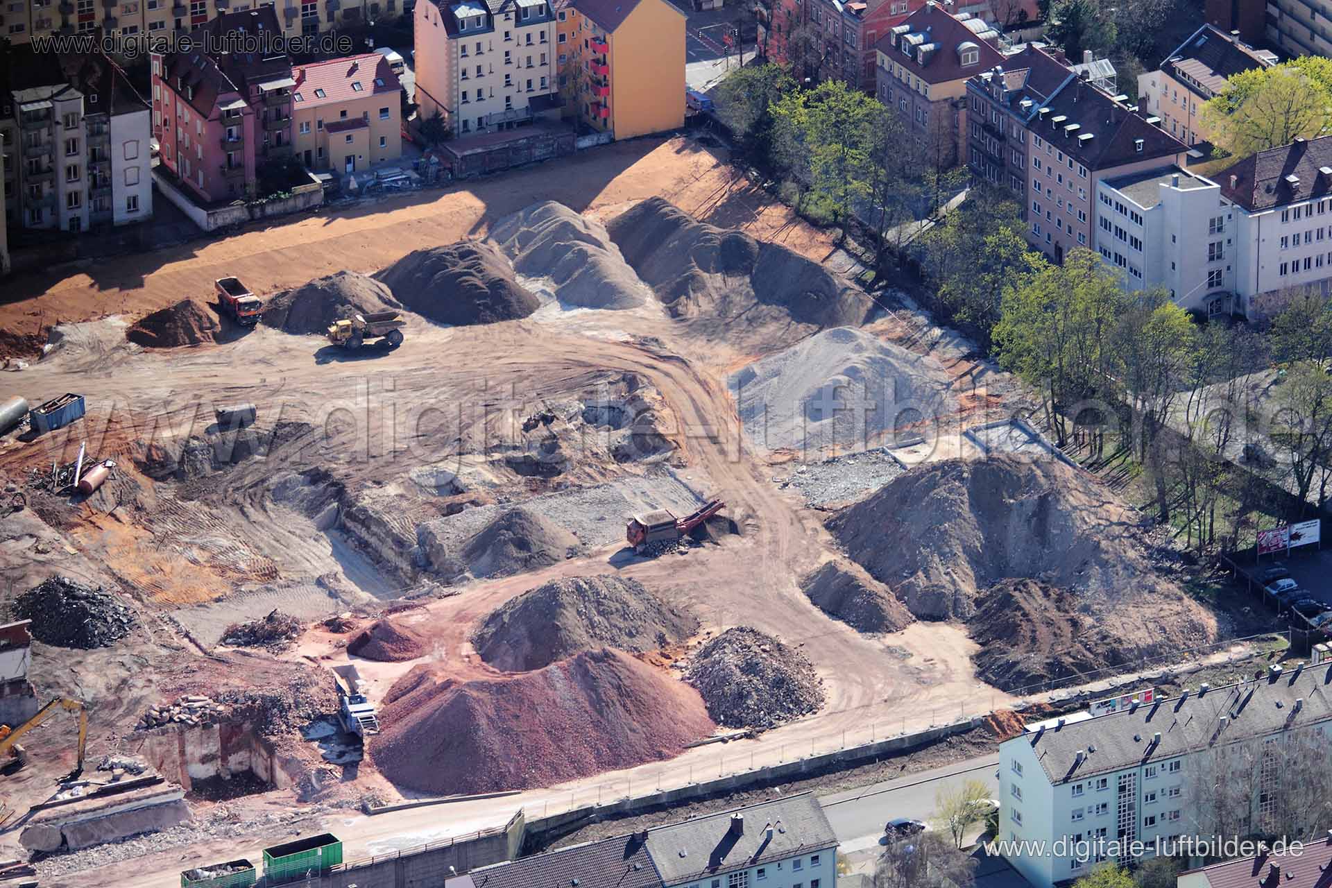 Titel: ehem. Tucher-Areal, Bildnummer: cc25510, Ort / Stadt: Nürnberg, (Land)Kreis: kreisfreie Stadt Nürnberg, Regierungsbezirk: Mittelfranken, Bundesland: Bayern, Aufnahmedatum: 02.04.2011, Schlagwörter: Luftbild, Luftbilder, Luftbildfotografie, Luftaufnahme, Luftbildaufnahme, Luftfoto, Vogelperspektive, Vogelansicht, Deutschland, Schräg- und Senkrecht-Luftaufnahmen, Orthofotografie, Tucher, ehem. Tucher-Areal, Rollnerstraße, Friedenstraße, Bauarbeiten, Baustelle, Schutt, Sand, Baustoffe, Abris