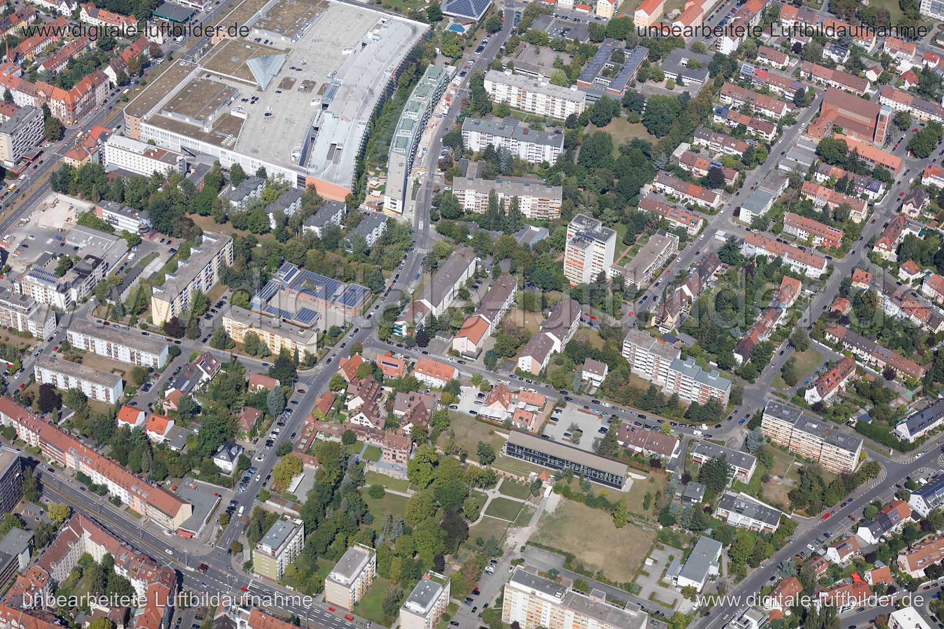 Titel: Elbinger Straße, Bildnummer: c155910, Ort / Stadt: Nürnberg, (Land)Kreis: kreisfreie Stadt Nürnberg, Regierungsbezirk: Mittelfranken, Bundesland: Bayern, Aufnahmedatum: 26.08.2015, Schlagwörter: Luftbild, Luftbilder, Luftbildfotografie, Luftaufnahme, Luftbildaufnahme, Luftfoto, Vogelperspektive, Vogelansicht, Deutschland, Schräg- und Senkrecht-Luftaufnahmen, Orthofotografie, Elbinger Straße, Mercado, 90489, Äußere-Bayreuther-Straße, Schoppershof, Herrenhaus, Wunibaldstraße, Willibaldstraß
