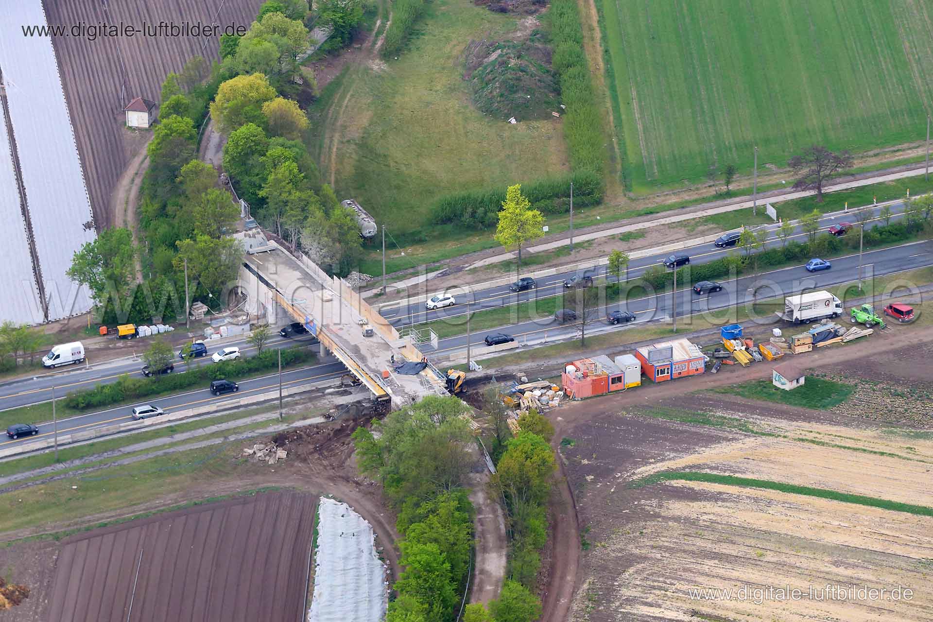 Titel: Erlanger Straße Brücke, Bildnummer: cb99020, Ort / Stadt: Nürnberg, (Land)Kreis: kreisfreie Stadt Nürnberg, Regierungsbezirk: Mittelfranken, Bundesland: Bayern, Aufnahmedatum: 10.04.2014, Schlagwörter: Luftbild, Luftbilder, Luftbildfotografie, Luftaufnahme, Luftbildaufnahme, Luftfoto, Vogelperspektive, Vogelansicht, Deutschland, Schräg- und Senkrecht-Luftaufnahmen, Orthofotografie, Erlanger Straße, Brücke, Erlanger Straße Brücke, Monat: April, Jahreszeit: Frühling, Tageszeit: Früh, Jahr: