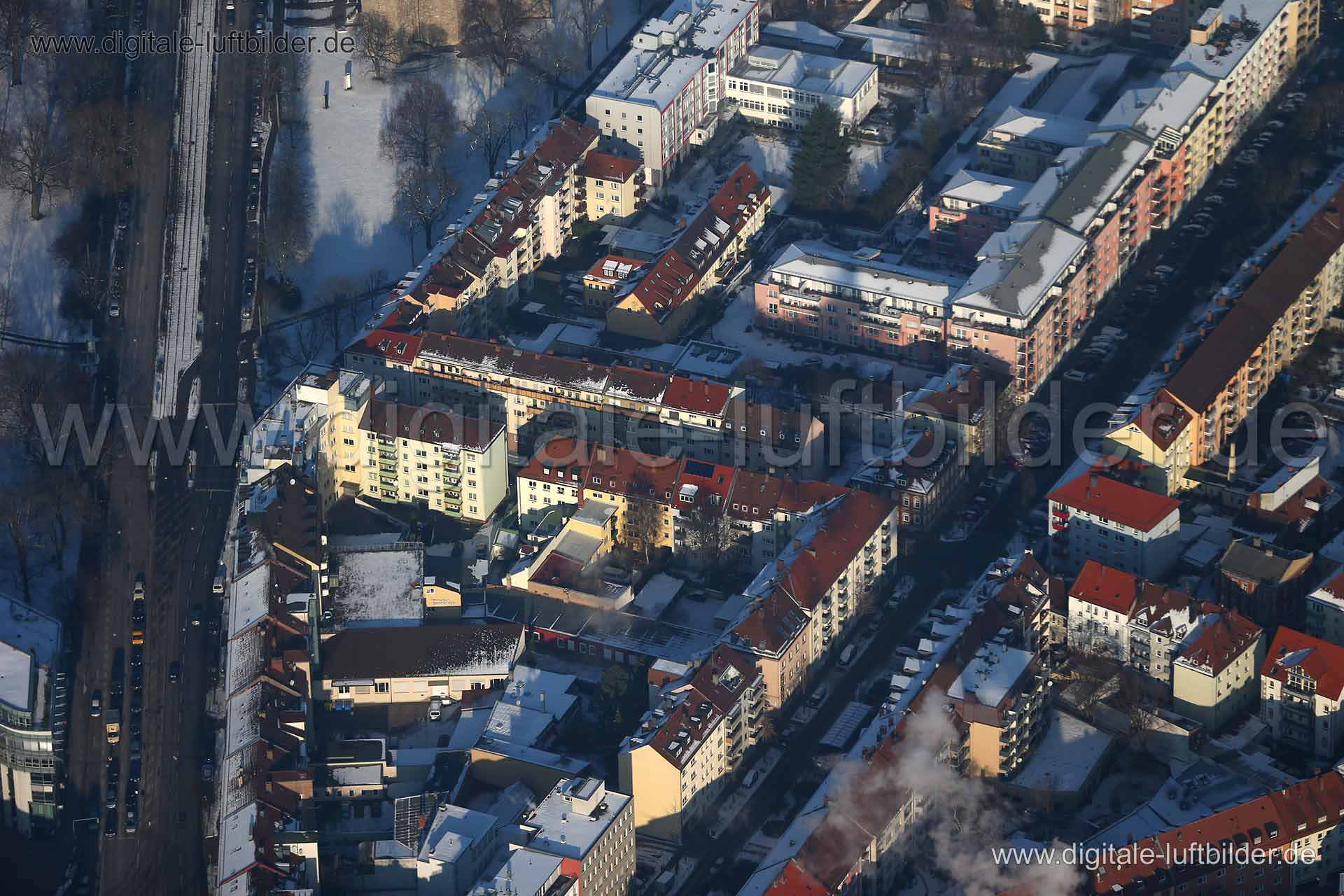 Titel: Fenitzerplatz, Bildnummer: c208210, Ort / Stadt: Nürnberg, (Land)Kreis: kreisfreie Stadt Nürnberg, Regierungsbezirk: Mittelfranken, Bundesland: Bayern, Aufnahmedatum: 22.01.2016, Schlagwörter: Luftbild, Luftbilder, Luftbildfotografie, Luftaufnahme, Luftbildaufnahme, Luftfoto, Vogelperspektive, Vogelansicht, Deutschland, Schräg- und Senkrecht-Luftaufnahmen, Orthofotografie, Martin-Richter-Straße, Rennweg, Bayreuther Straße, Berliner Platz, Fenitzerplatz, Monat: Januar, Jahreszeit: Winter,