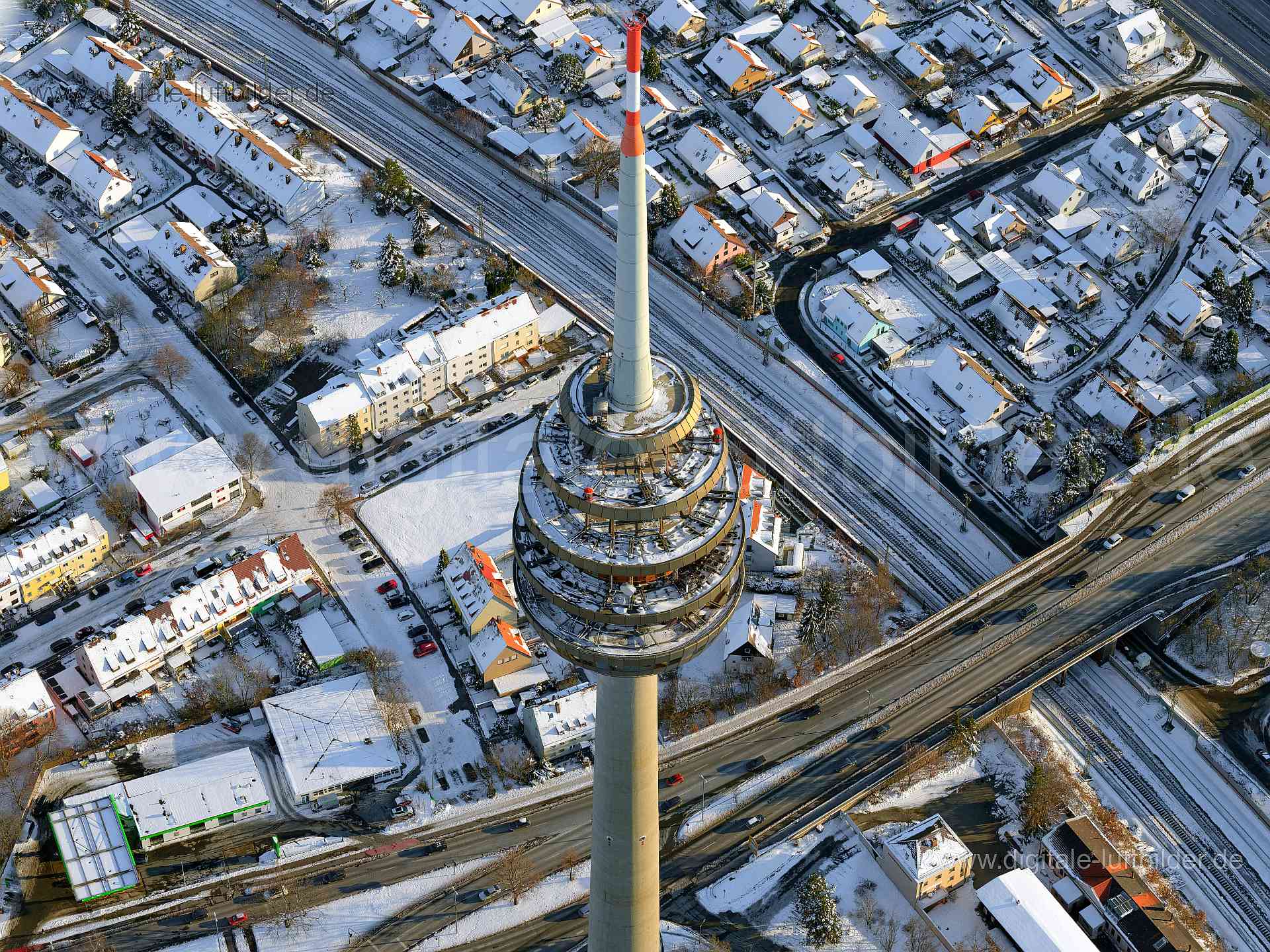 Titel: Fernsehturm, Bildnummer: f391600, Ort / Stadt: Nürnberg, (Land)Kreis: kreisfreie Stadt Nürnberg, Regierungsbezirk: Mittelfranken, Bundesland: Bayern, Aufnahmedatum: 13.02.2021, Schlagwörter: Luftbild, Luftbilder, Luftbildfotografie, Luftaufnahme, Luftbildaufnahme, Luftfoto, Vogelperspektive, Vogelansicht, Schräg- und Senkrecht-Luftaufnahmen, Orthofotografie, Deutschland, Schnee, Eis, 90441, Nürnberg, Hansastraße, Schweinauer Hauptstraße, Kaiserslauterer Straße, Bopfinger Straße, Wormser S