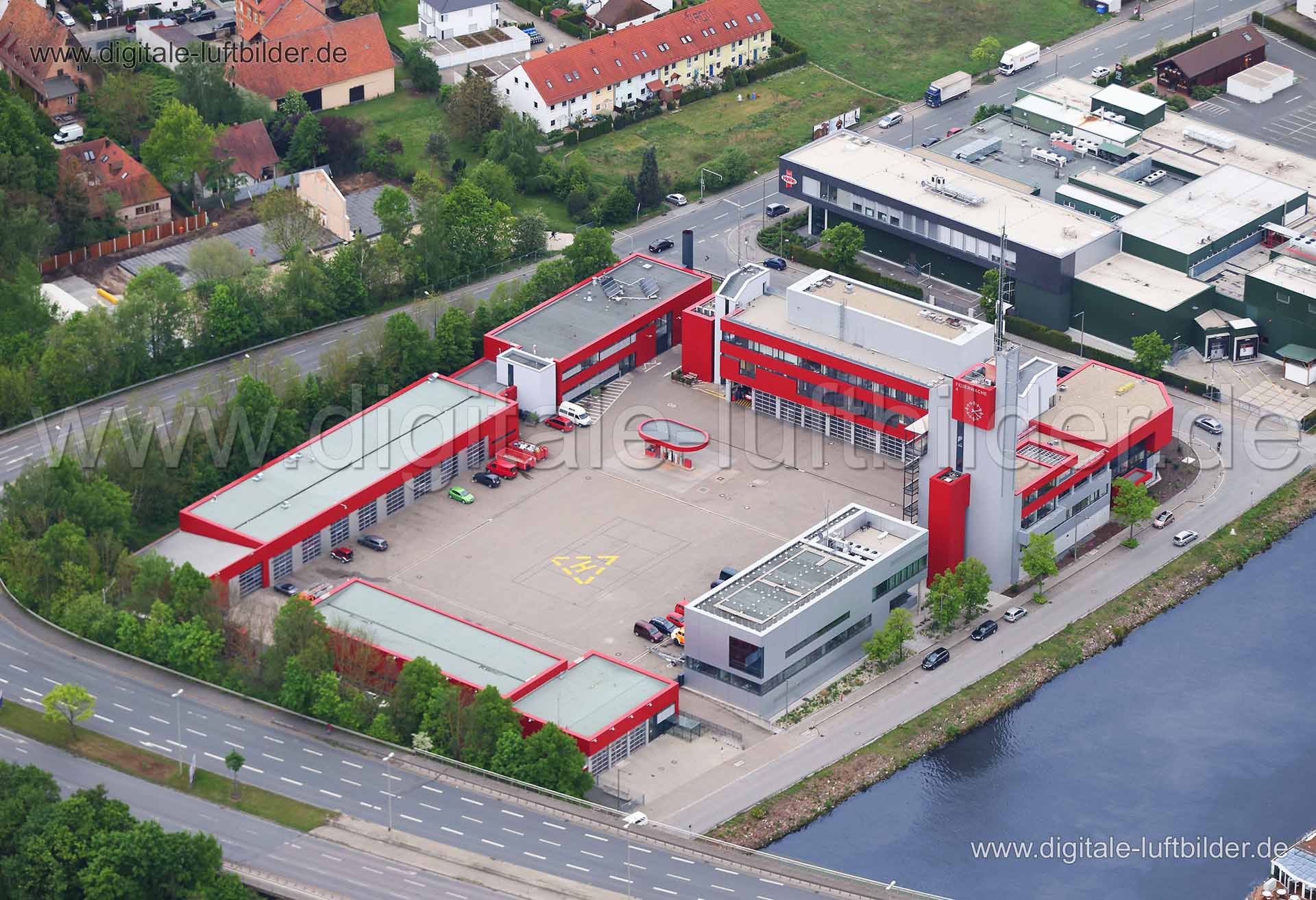 Titel: Feuerwache am Hafen, Bildnummer: c109310, Ort / Stadt: Nürnberg, (Land)Kreis: kreisfreie Stadt Nürnberg, Regierungsbezirk: Mittelfranken, Bundesland: Bayern, Aufnahmedatum: 03.05.2014, Schlagwörter: Luftbild, Luftbilder, Luftbildfotografie, Luftaufnahme, Luftbildaufnahme, Luftfoto, Vogelperspektive, Vogelansicht, Deutschland, Schräg- und Senkrecht-Luftaufnahmen, Orthofotografie, Feuerwache, Feuerwehr, Hafen, Hafenstraße, Main-Donau-Kanal, Donaustraße, Gewässer, Gewerbeflächen, Gewerbefläc