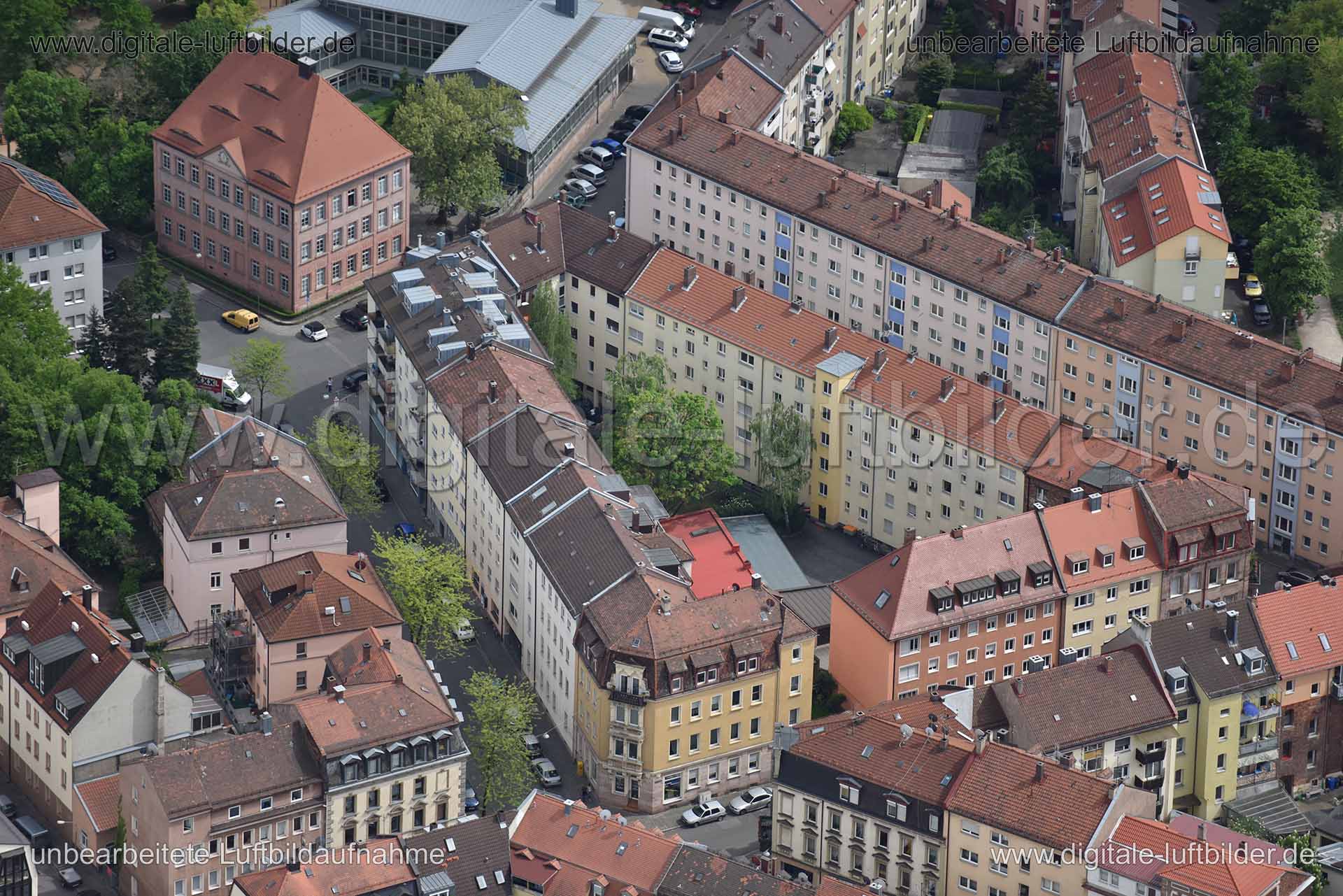 Titel: Findelwiesenstraße, Bildnummer: n147880, Ort / Stadt: Nürnberg, (Land)Kreis: kreisfreie Stadt Nürnberg, Regierungsbezirk: Mittelfranken, Bundesland: Bayern, Aufnahmedatum: 11.05.2015, Schlagwörter: Luftbild, Luftbilder, Luftbildfotografie, Luftaufnahme, Luftbildaufnahme, Luftfoto, Vogelperspektive, Vogelansicht, Deutschland, Schräg- und Senkrecht-Luftaufnahmen, Orthofotografie, Glockenhofstraße, 90478, Glockenhof, Findelwiesenstraße, Kirchenstraße, Untere Baustraße, Obere Baustraße, Lampr