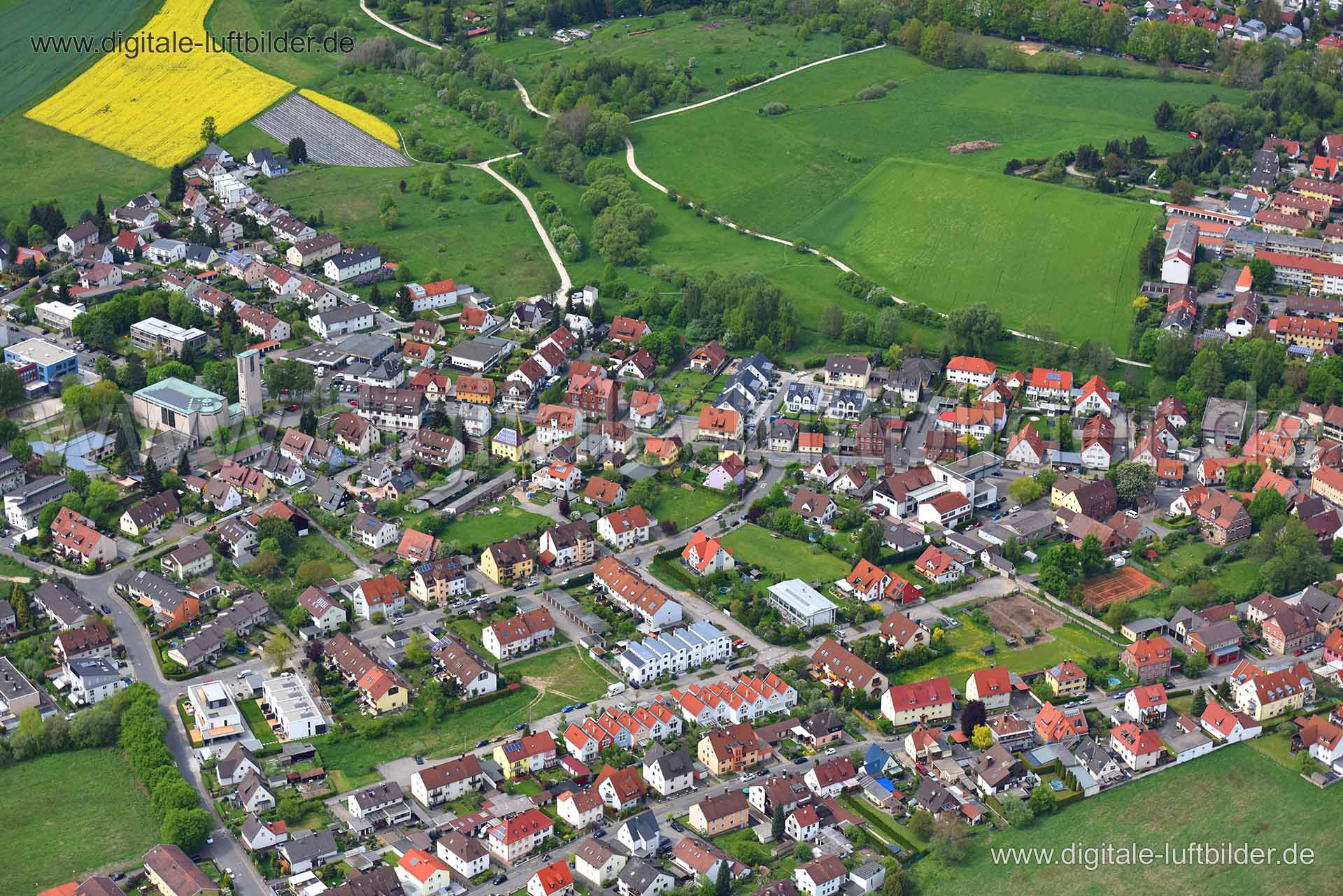 Titel: Fischbach, Bildnummer: n145520, Ort / Stadt: Nürnberg, (Land)Kreis: kreisfreie Stadt Nürnberg, Regierungsbezirk: Mittelfranken, Bundesland: Bayern, Aufnahmedatum: 11.05.2015, Schlagwörter: Luftbild, Luftbilder, Luftbildfotografie, Luftaufnahme, Luftbildaufnahme, Luftfoto, Vogelperspektive, Vogelansicht, Deutschland, Schräg- und Senkrecht-Luftaufnahmen, Orthofotografie, Hartstraße, Gorkistraße, Fischbach, 90475, Puschkinstraße, Am Feuchter Brücklein, Tolstoistraße, Stadelwiesen, Leskowstra