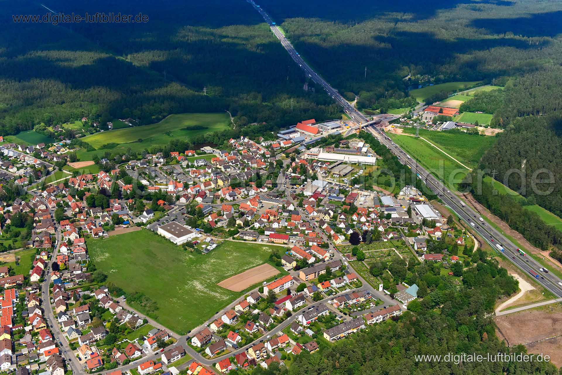 Titel: Fischbach, Bildnummer: n303540, Ort / Stadt: Nürnberg, (Land)Kreis: kreisfreie Stadt Nürnberg, Regierungsbezirk: Mittelfranken, Bundesland: Bayern, Aufnahmedatum: 03.06.2019, Schlagwörter: Luftbild, Luftbilder, Luftbildfotografie, Luftaufnahme, Luftbildaufnahme, Luftfoto, Vogelperspektive, Vogelansicht, Deutschland, Schräg- und Senkrecht-Luftaufnahmen, Orthofotografie, 90475, Willy-Wunder-Straße, Puschkinstraße, Schäferstraße, Stehrstraße, Imkerstraße, Hirtenwiesenstraße, Gogolstraße, Am