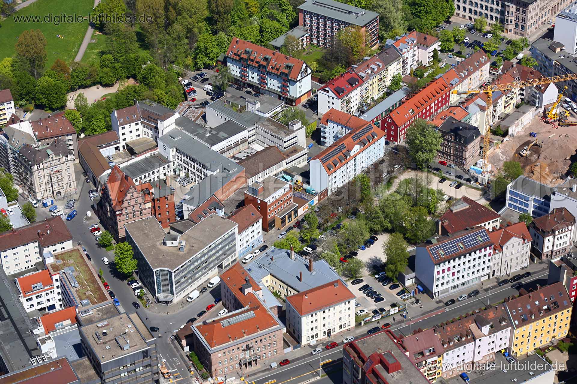 Titel: Flaschenhofstraße, Bildnummer: c212330, Ort / Stadt: Nürnberg, (Land)Kreis: kreisfreie Stadt Nürnberg, Regierungsbezirk: Mittelfranken, Bundesland: Bayern, Aufnahmedatum: 04.05.2016, Schlagwörter: Luftbild, Luftbilder, Luftbildfotografie, Luftaufnahme, Luftbildaufnahme, Luftfoto, Vogelperspektive, Vogelansicht, Deutschland, Schräg- und Senkrecht-Luftaufnahmen, Orthofotografie, Flaschenhofstraße, Badstraße, Hadermühle, Blumenstraße, Marienstraße, Neudörferstraße, Reindelstraße, Gewerbefläc