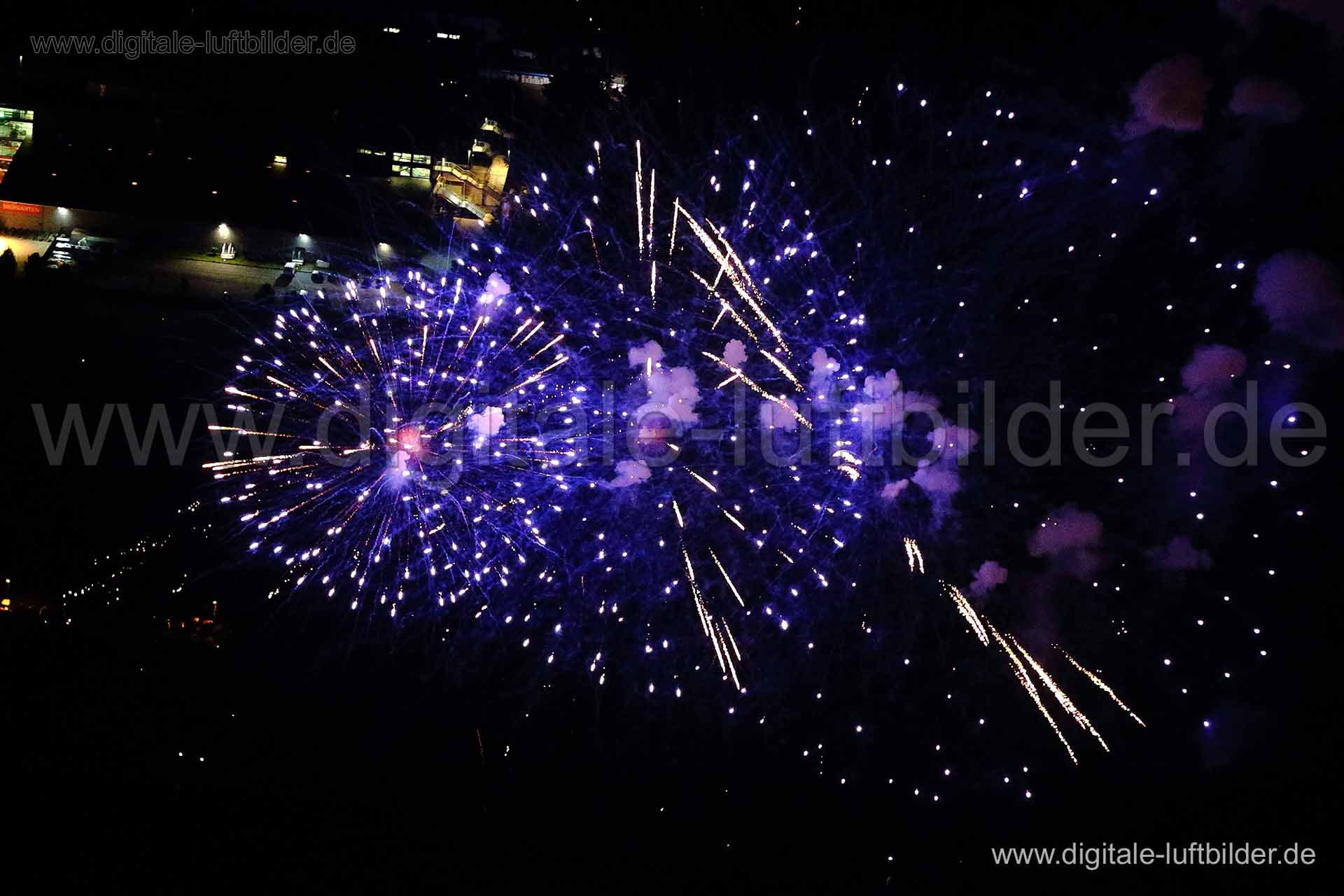 Titel: Frühlingsfest - Feuerwerk, Bildnummer: ce15390, Ort / Stadt: Nürnberg, (Land)Kreis: kreisfreie Stadt Nürnberg, Regierungsbezirk: Mittelfranken, Bundesland: Bayern, Aufnahmedatum: 03.05.2014, Schlagwörter: Luftbild, Luftbilder, Luftbildfotografie, Luftaufnahme, Luftbildaufnahme, Luftfoto, Vogelperspektive, Vogelansicht, Deutschland, Schräg- und Senkrecht-Luftaufnahmen, Orthofotografie, Volksfest, Frühlingsfest, Dutzendteich, Feuerwerk, Frühlingsfest - Feuerwerk, Monat: Mai, Jahreszeit: Som