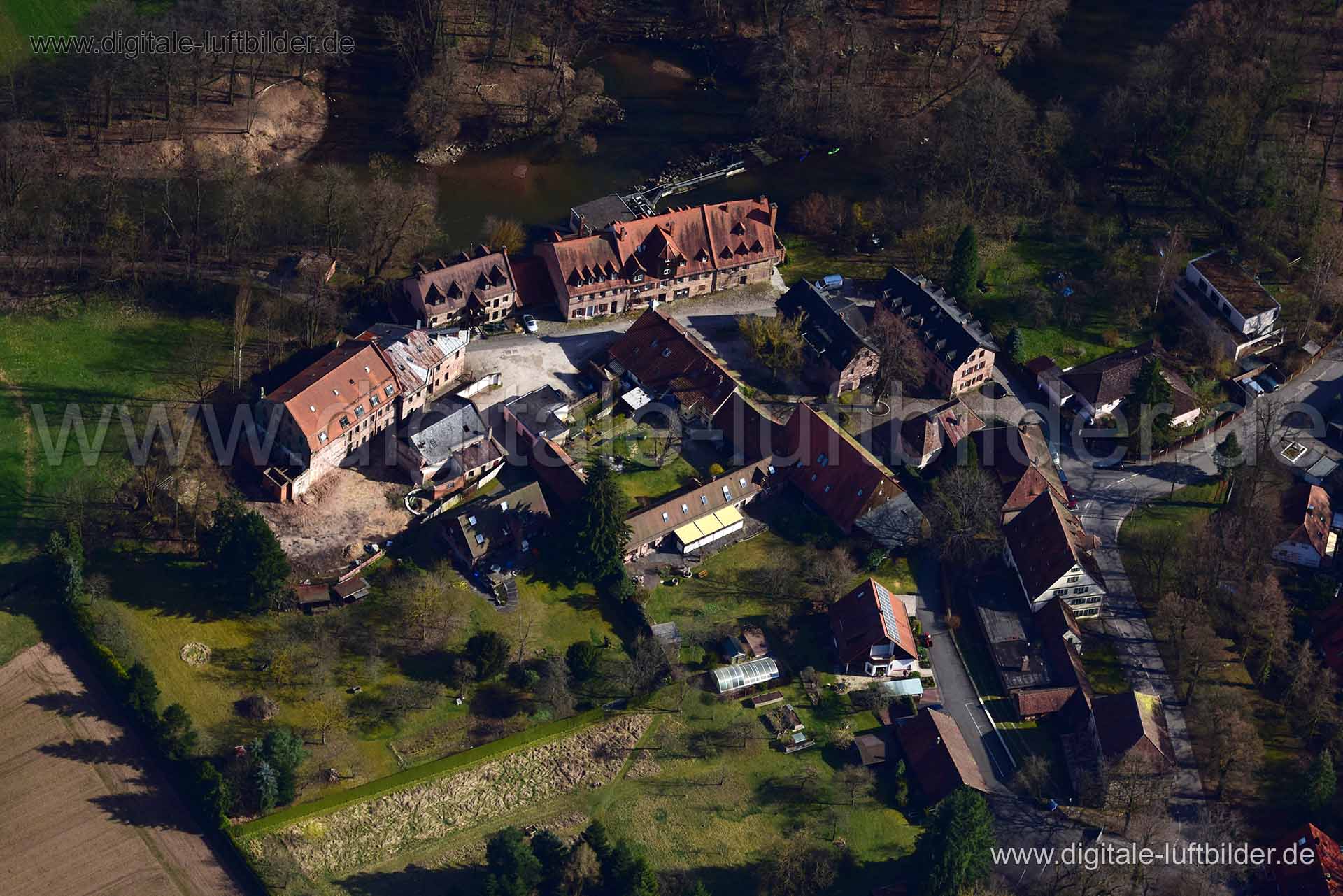 Titel: Gerasmühle, Bildnummer: n246090, Ort / Stadt: Nürnberg, (Land)Kreis: kreisfreie Stadt Nürnberg, Regierungsbezirk: Mittelfranken, Bundesland: Bayern, Aufnahmedatum: 25.03.2017, Schlagwörter: Luftbild, Luftbilder, Luftbildfotografie, Luftaufnahme, Luftbildaufnahme, Luftfoto, Vogelperspektive, Vogelansicht, Deutschland, Schräg- und Senkrecht-Luftaufnahmen, Orthofotografie, Gerasmühle, Lohhofer Straße, Rednitz, Monat: März, Jahreszeit: Frühling, Tageszeit: Mittag / Nachmittag, Jahr: 2017, Flu