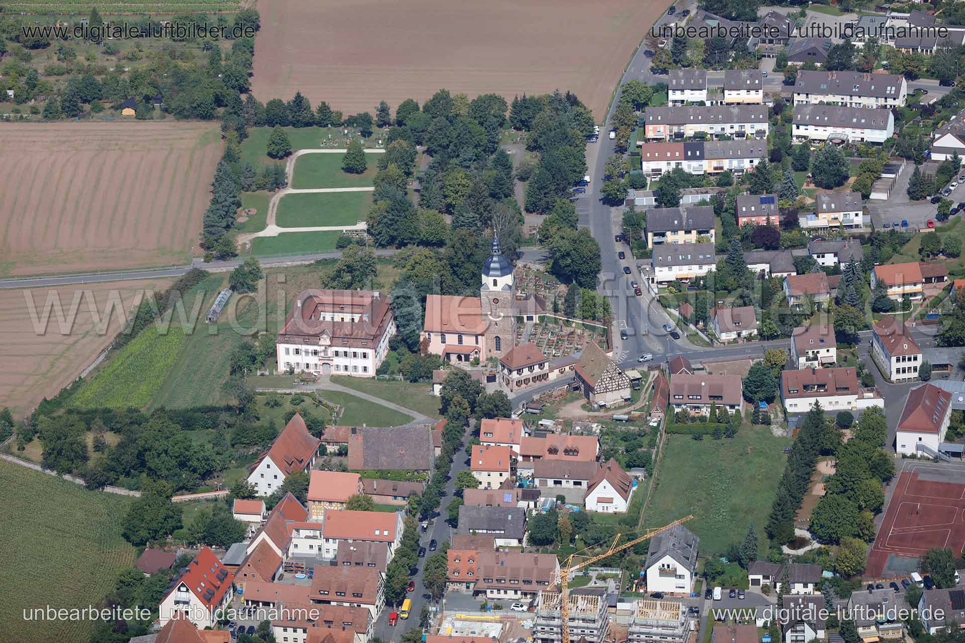 Titel: Großgründlach, Bildnummer: c151600, Ort / Stadt: Nürnberg, (Land)Kreis: kreisfreie Stadt Nürnberg, Regierungsbezirk: Mittelfranken, Bundesland: Bayern, Aufnahmedatum: 26.08.2015, Schlagwörter: Luftbild, Luftbilder, Luftbildfotografie, Luftaufnahme, Luftbildaufnahme, Luftfoto, Vogelperspektive, Vogelansicht, Deutschland, Schräg- und Senkrecht-Luftaufnahmen, Orthofotografie, Großgründlach, 90427, Knoblauchsland, Kloster, Kirche, Klostergarten, Reutleser Straße, Brucker Straße, Großgründlach