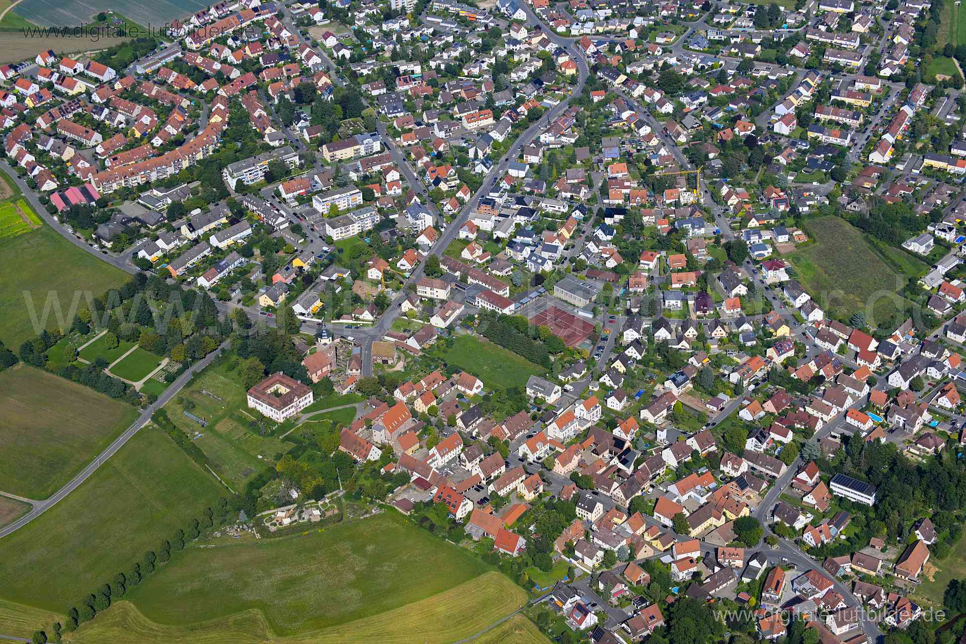 Titel: Großgründlach, Bildnummer: n525650, Ort / Stadt: Nürnberg, (Land)Kreis: kreisfreie Stadt Nürnberg, Regierungsbezirk: Mittelfranken, Bundesland: Bayern, Aufnahmedatum: 20.08.2023, Schlagwörter: Deutschland, 90427, Am Pfarrbaum, Brucker Straße, Felicitasweg, Georg-Horner-Straße, Großgründlacher Hauptstraße, Hans-Fellner-Straße, Herdegenweg, Miltenberger Straße, Nürnberg, Ochsenfurter Straße, Quellweg, Reutleser Straße, Schloßgartenstraße, Seelenpoint, Tabakfeldstraße, Volkacher Straße, Groß