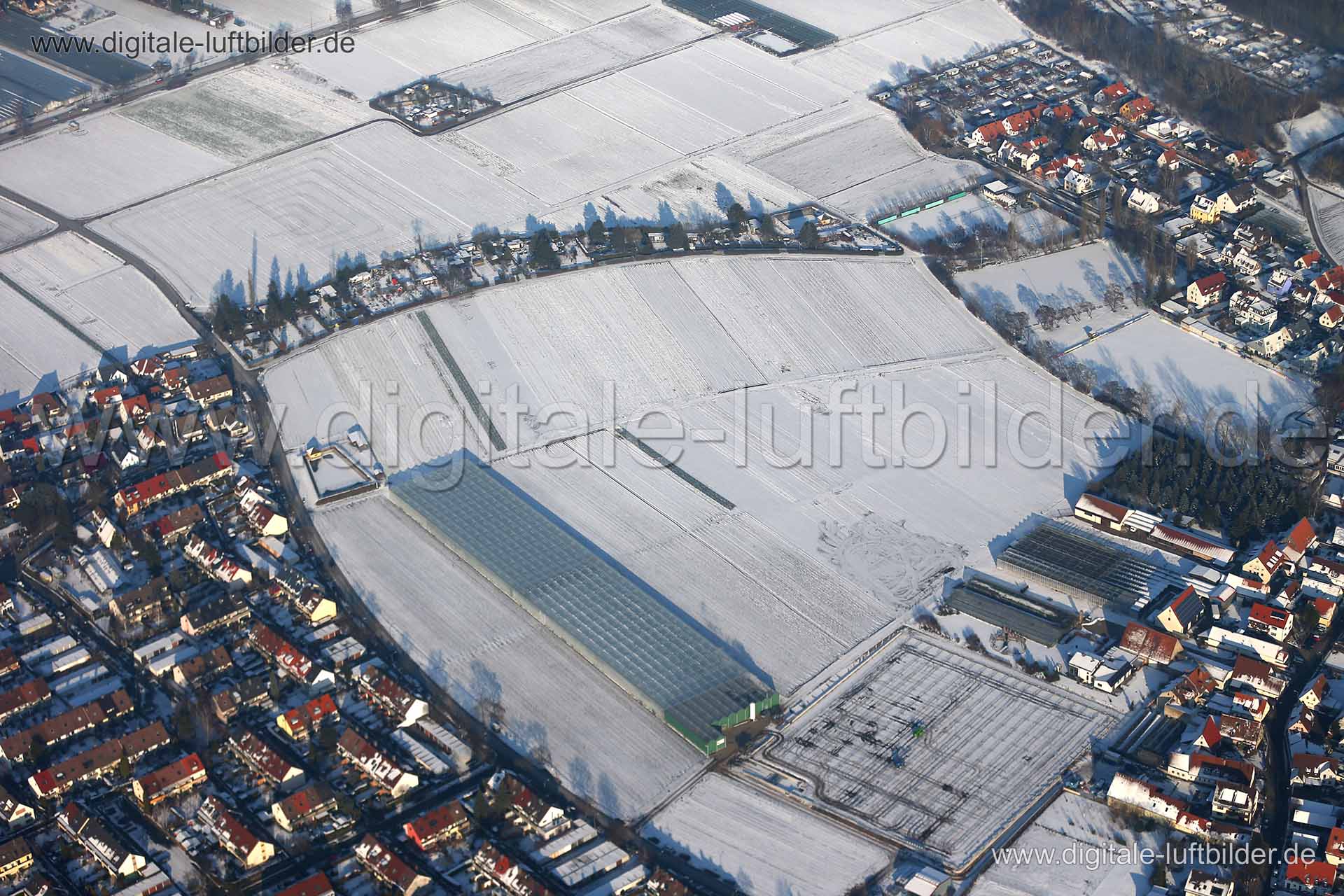 Titel: Großreuth hinter der Veste, Bildnummer: c208300, Ort / Stadt: Nürnberg, (Land)Kreis: kreisfreie Stadt Nürnberg, Regierungsbezirk: Mittelfranken, Bundesland: Bayern, Aufnahmedatum: 22.01.2016, Schlagwörter: Luftbild, Luftbilder, Luftbildfotografie, Luftaufnahme, Luftbildaufnahme, Luftfoto, Vogelperspektive, Vogelansicht, Deutschland, Schräg- und Senkrecht-Luftaufnahmen, Orthofotografie, Kleinreuth hinter der Veste, Lohestraße, Sonnengartenstraße, Wilhelmshavener Straße, Niebüller Straße, S