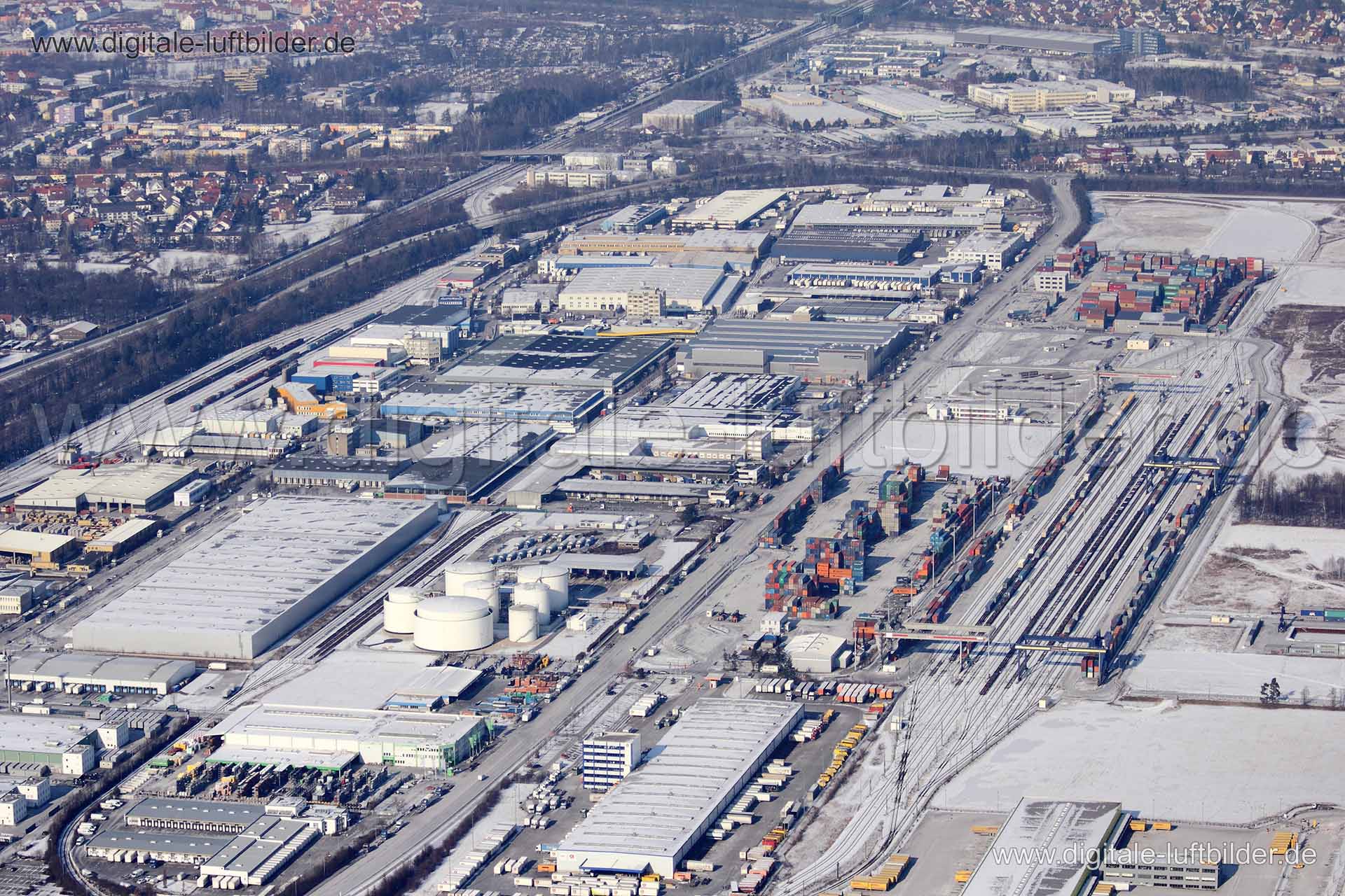 Titel: Hafen, Bildnummer: cc40810, Ort / Stadt: Nürnberg, (Land)Kreis: kreisfreie Stadt Nürnberg, Regierungsbezirk: Mittelfranken, Bundesland: Bayern, Aufnahmedatum: 11.02.2012, Schlagwörter: Luftbild, Luftbilder, Luftbildfotografie, Luftaufnahme, Luftbildaufnahme, Luftfoto, Vogelperspektive, Vogelansicht, Deutschland, Schräg- und Senkrecht-Luftaufnahmen, Orthofotografie, Hafen, Schifffahrt, Eibach, Donaustraße, Isarstraße, Wiener Straße, Gewerbegebiet, Güterverkehr, Gewerbeflächen & Gewerbeimmo